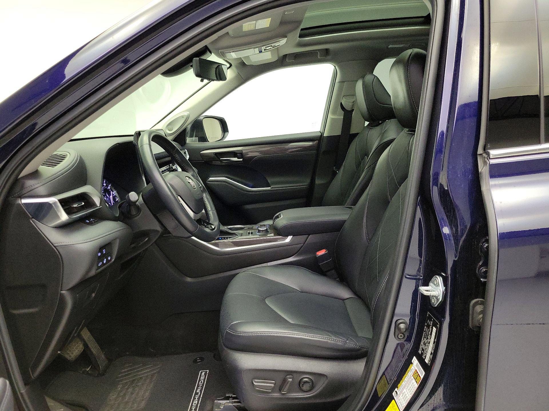 Thumbnail: 2022 Toyota Highlander - 11