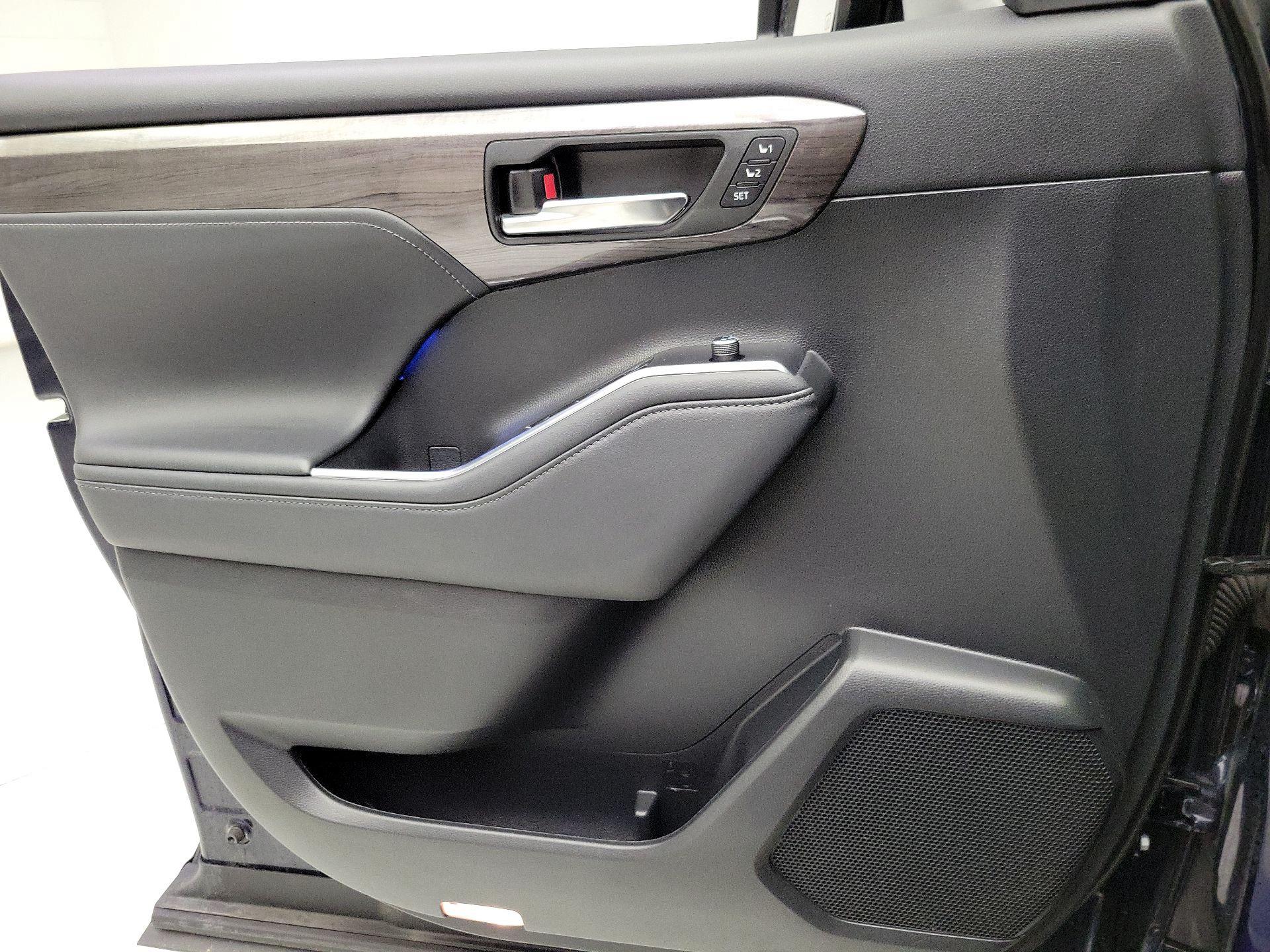 Thumbnail: 2022 Toyota Highlander - 12