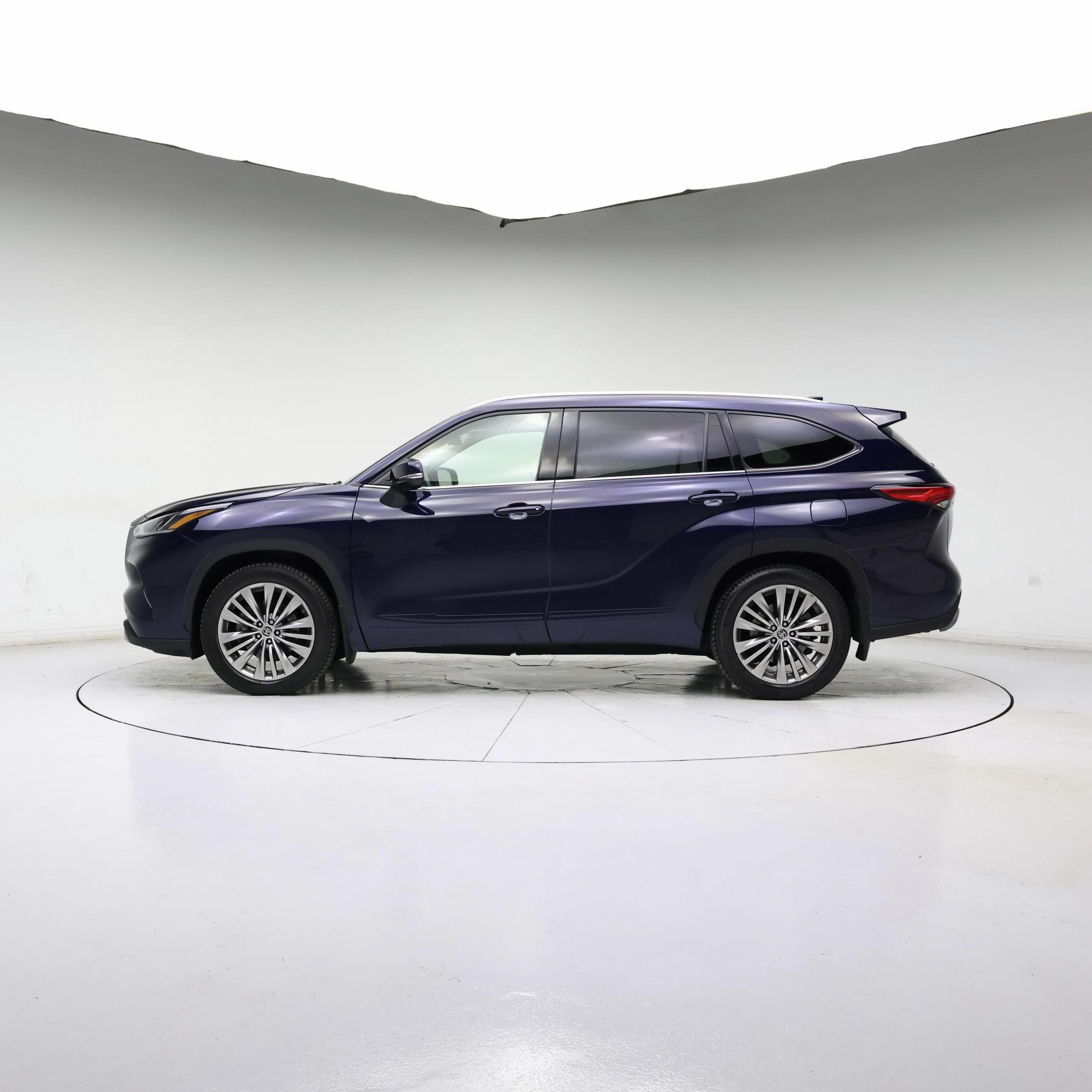 Thumbnail: 2022 Toyota Highlander - 3