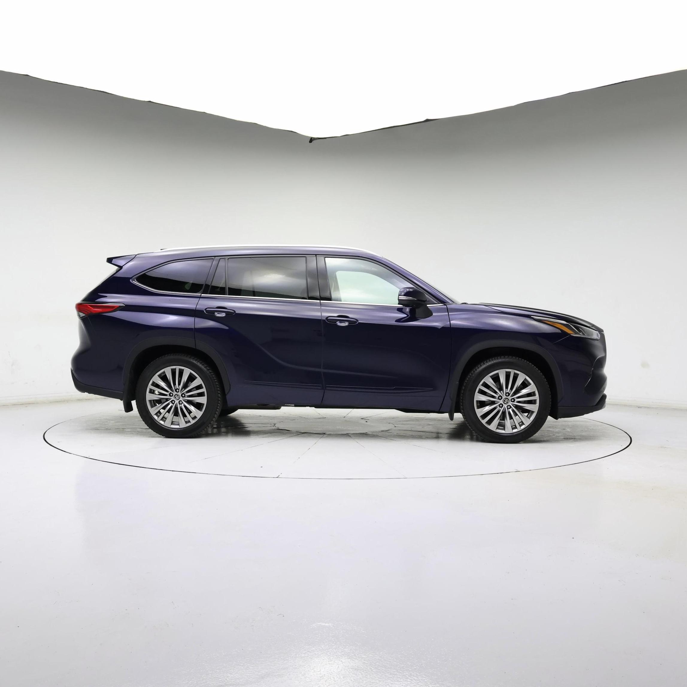 Thumbnail: 2022 Toyota Highlander - 7