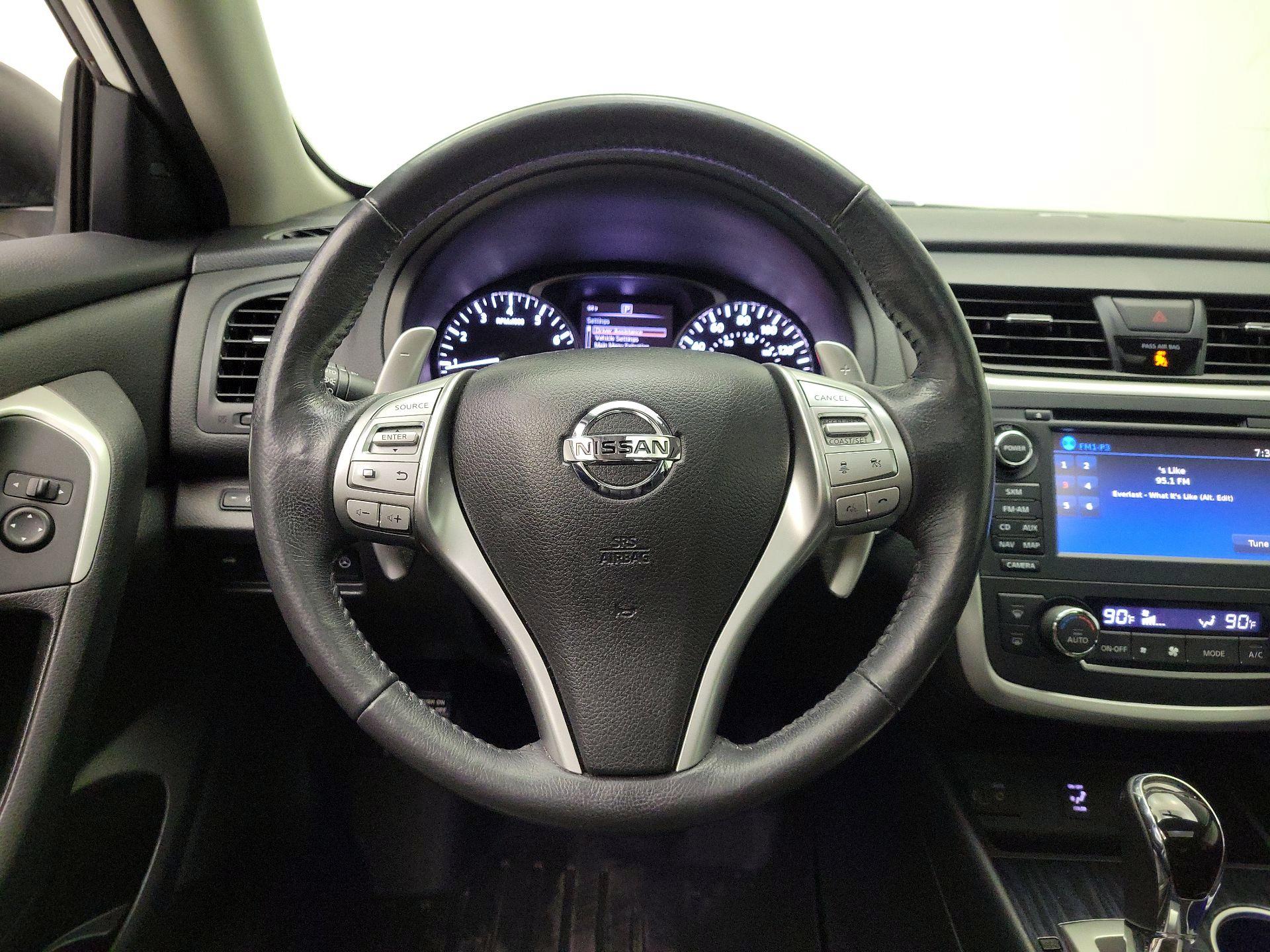 Thumbnail: 2017 Nissan Altima - 10