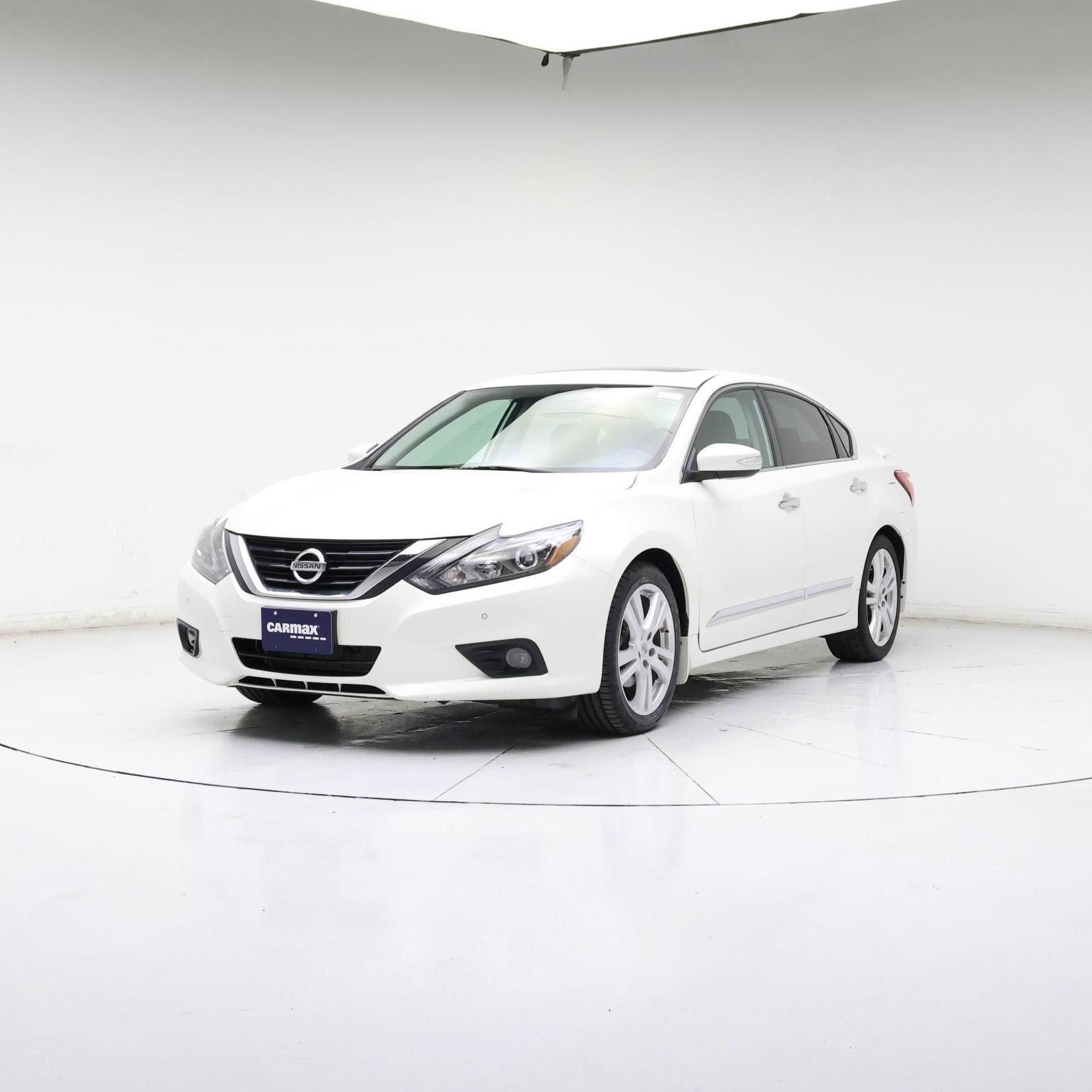 Thumbnail: 2017 Nissan Altima - 4