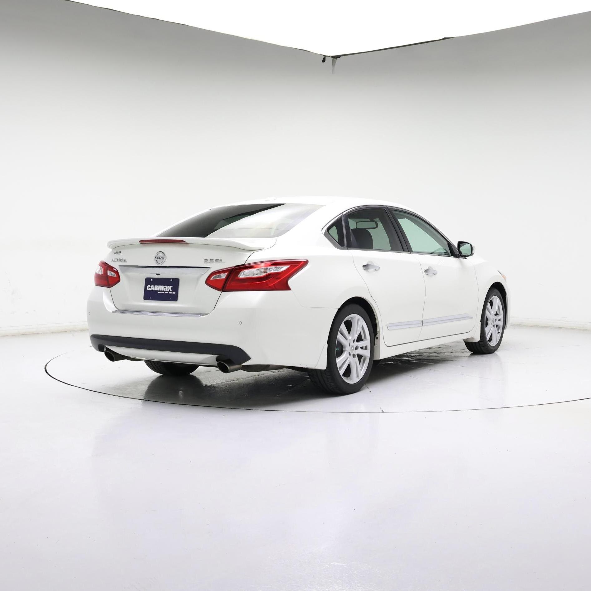 Thumbnail: 2017 Nissan Altima - 8