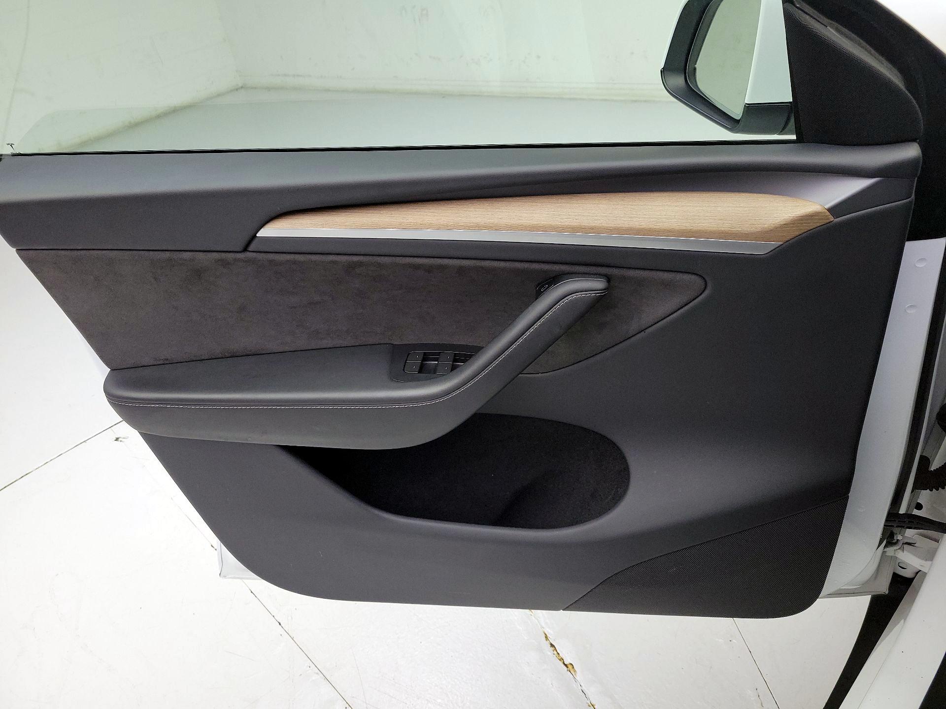 Thumbnail: 2023 Tesla Model Y - 12