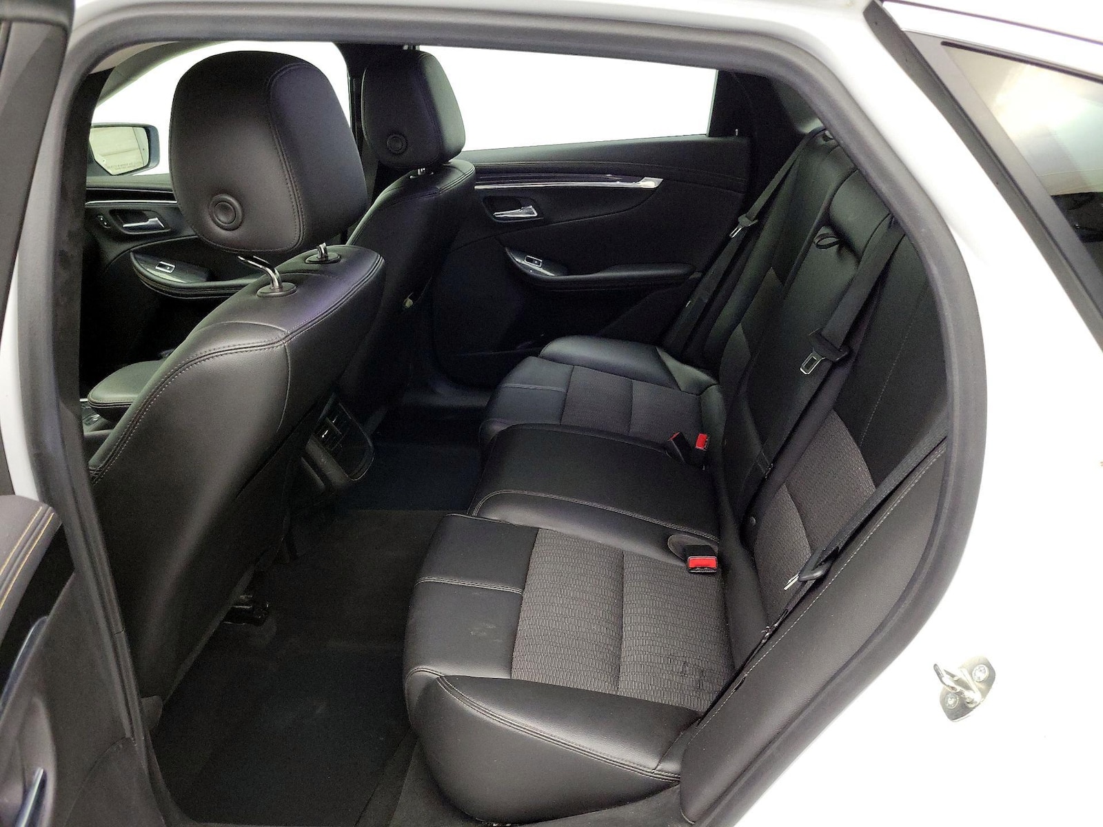 2017 Chevrolet Impala 1LT - Photo 19