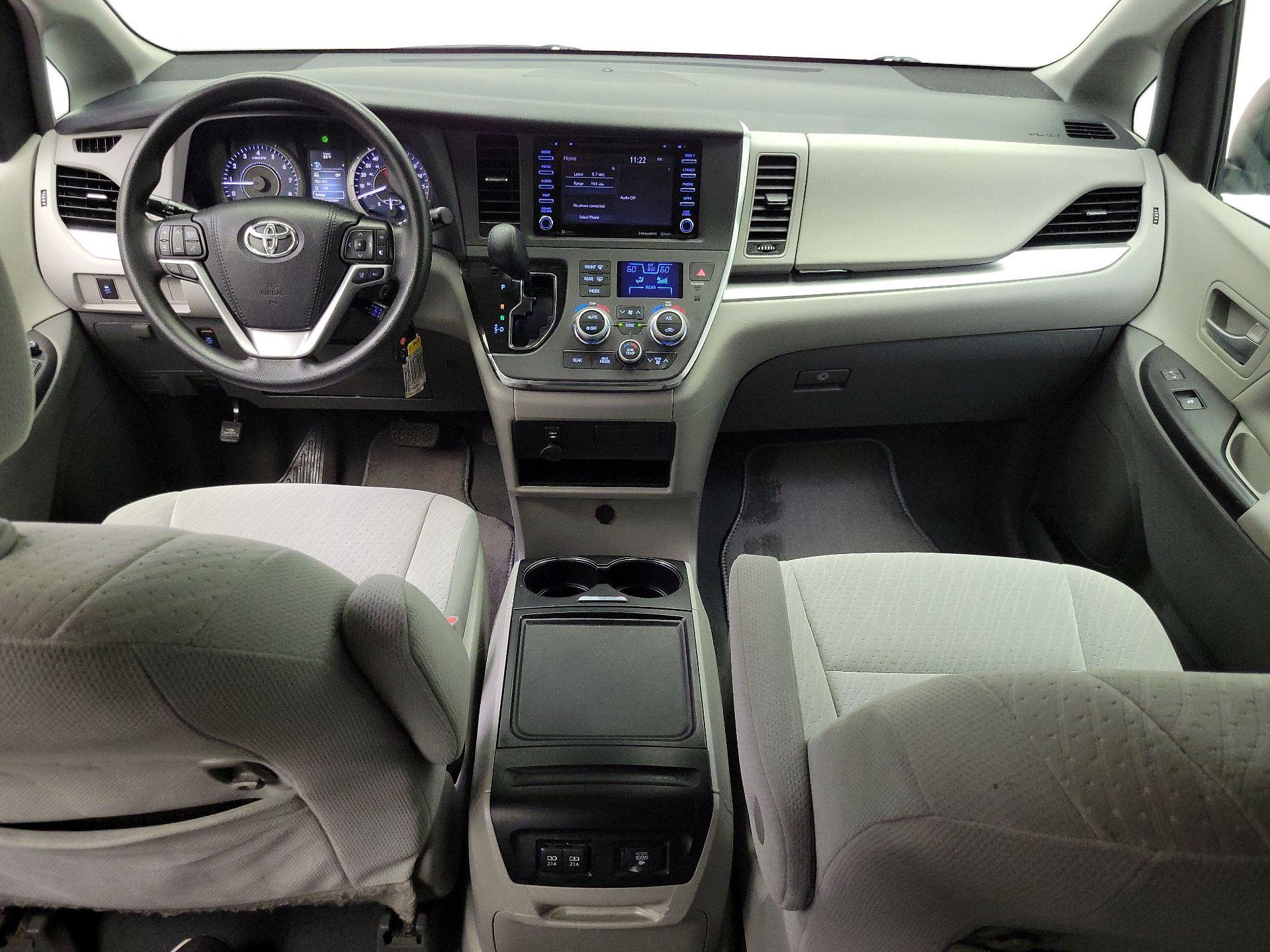 Thumbnail: 2019 Toyota Sienna - 9