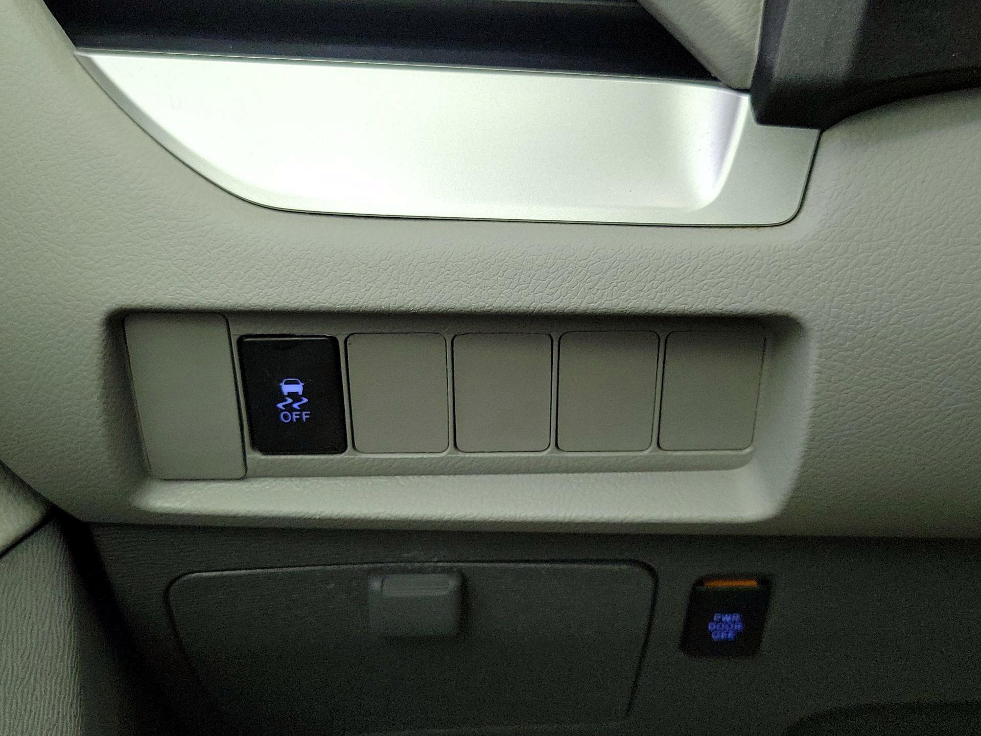 Thumbnail: 2019 Toyota Sienna - 13