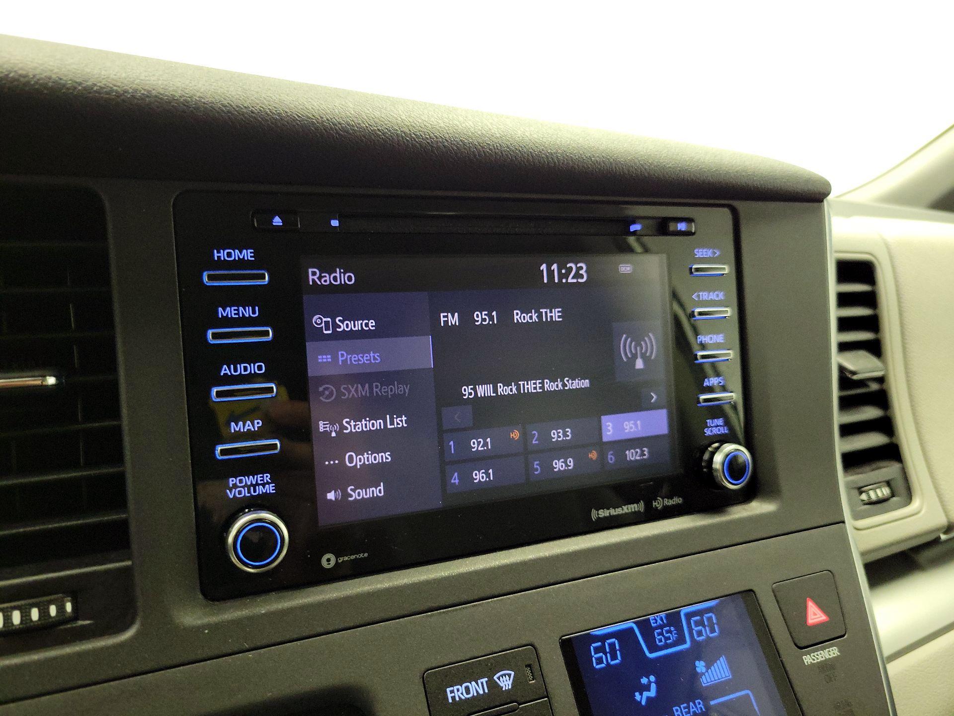 Thumbnail: 2019 Toyota Sienna - 15