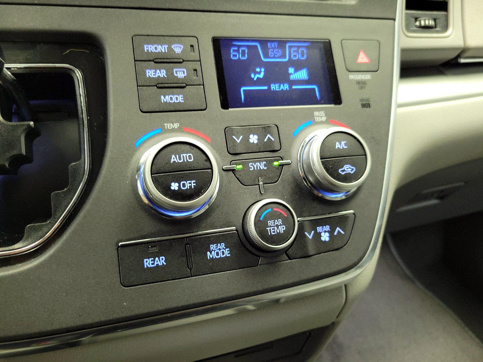 Thumbnail: 2019 Toyota Sienna - 16