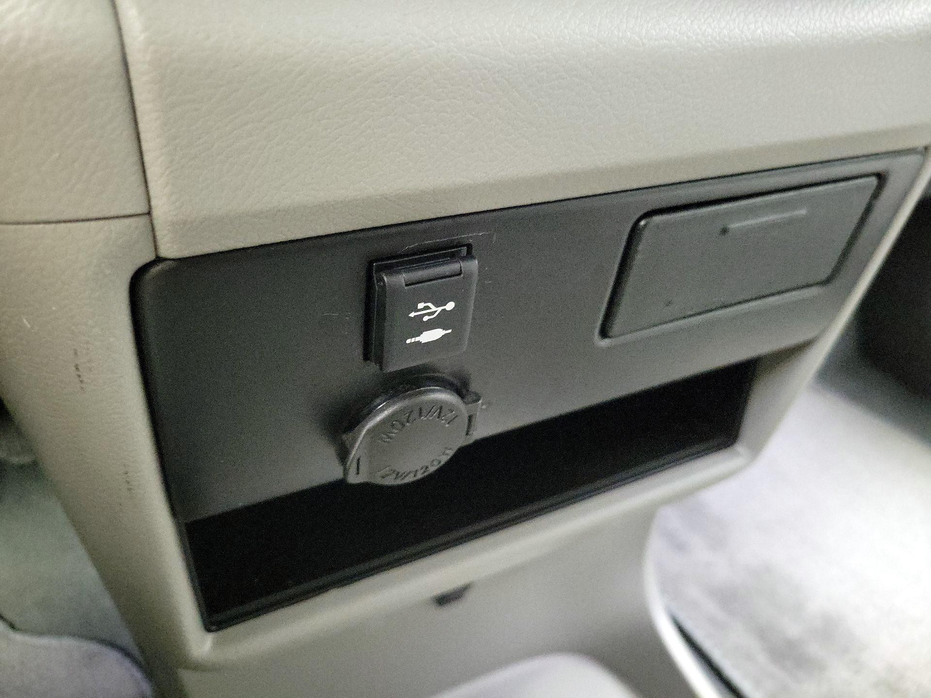 Thumbnail: 2019 Toyota Sienna - 18