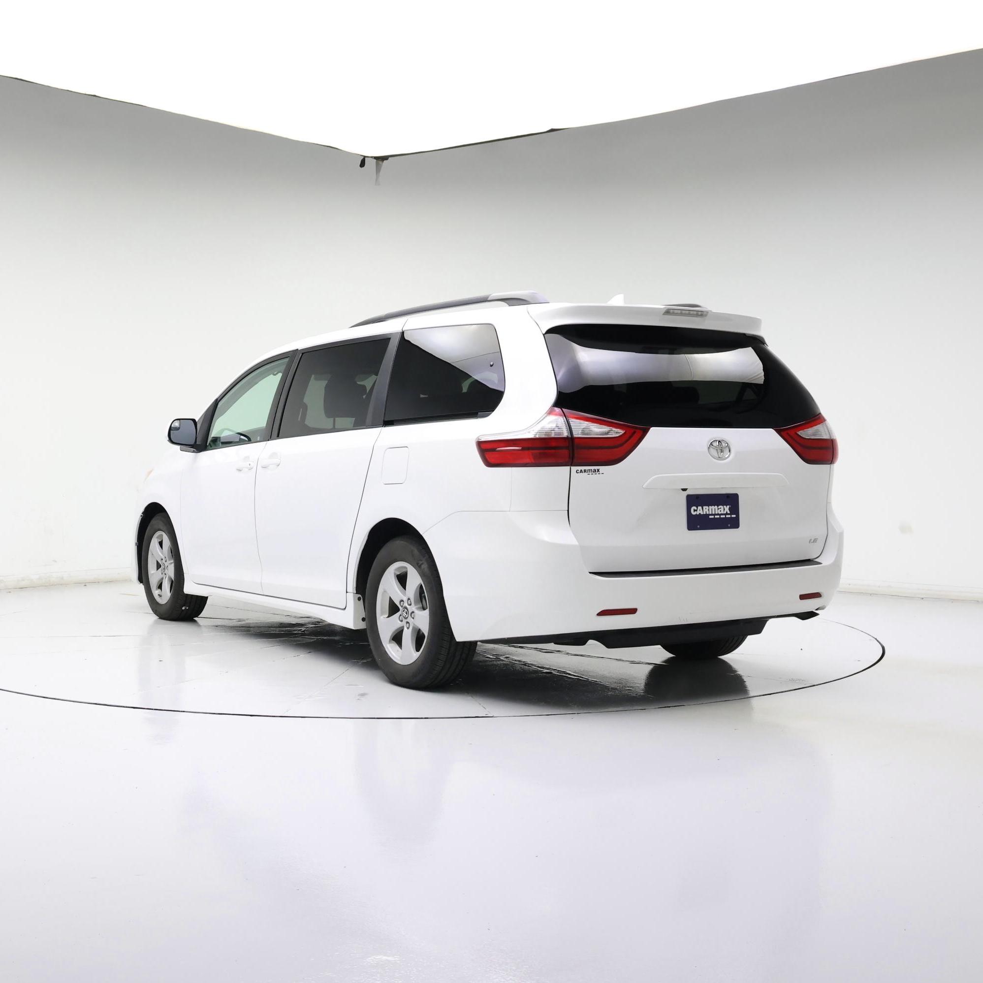 Thumbnail: 2019 Toyota Sienna - 2