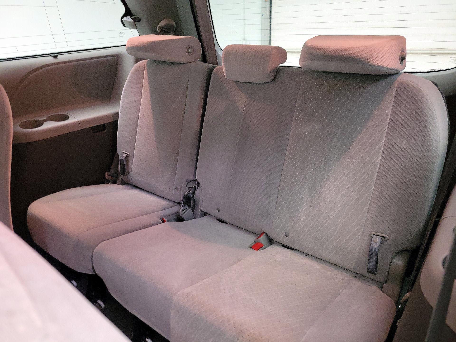 Thumbnail: 2019 Toyota Sienna - 20