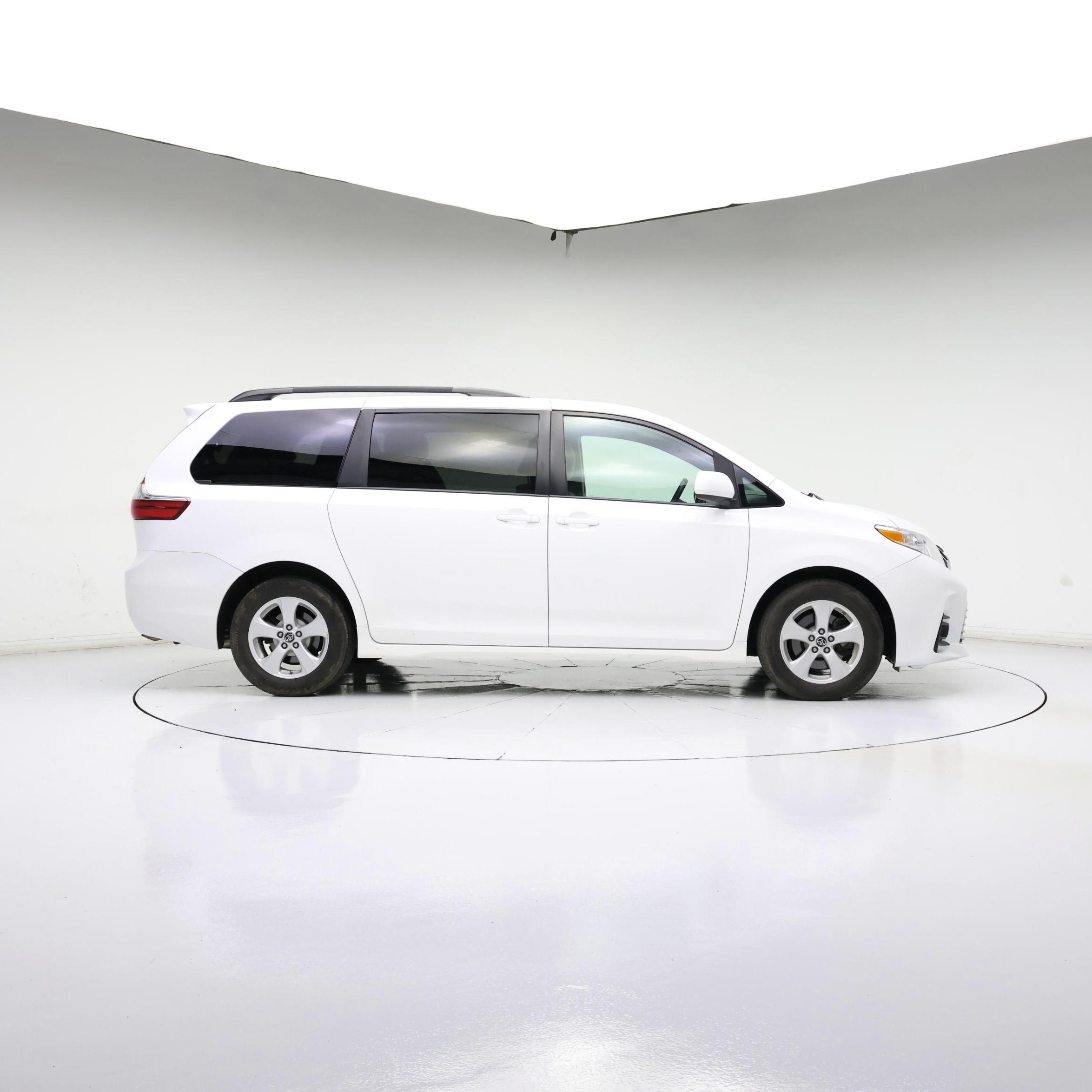 Thumbnail: 2019 Toyota Sienna - 7