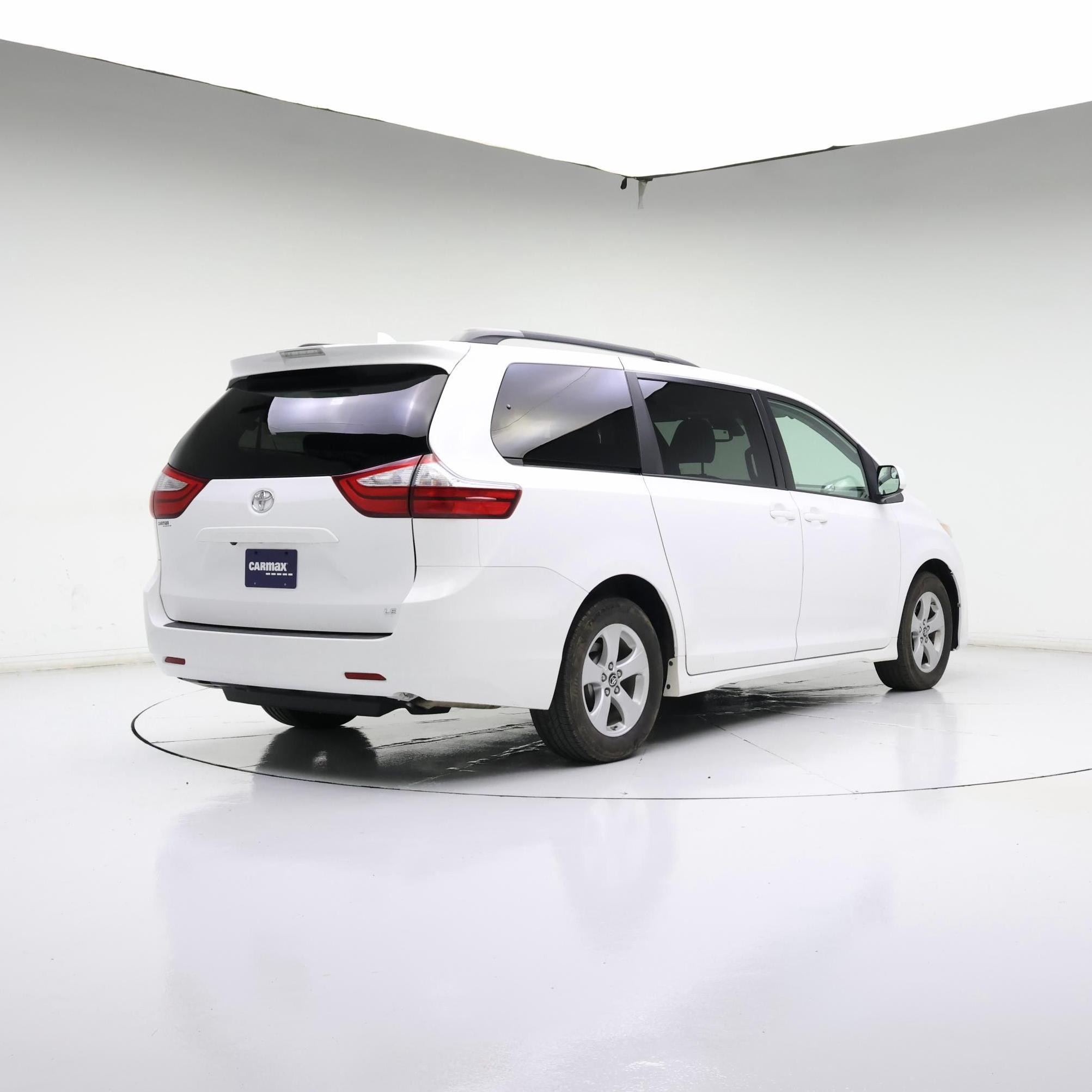 Thumbnail: 2019 Toyota Sienna - 8