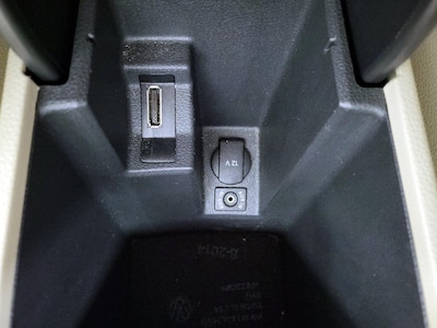 USB/AUX Ports