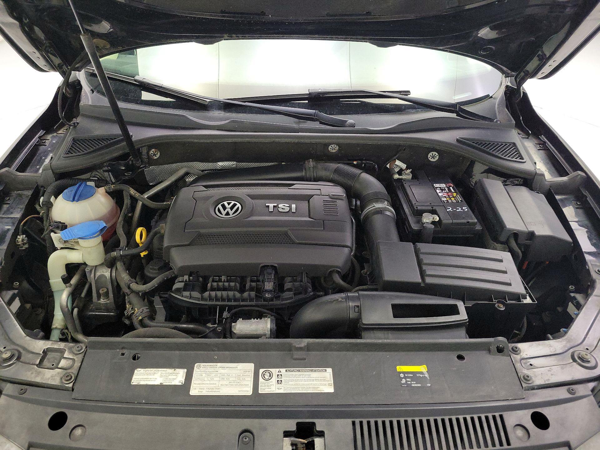 Thumbnail: 2015 Volkswagen Passat - 20