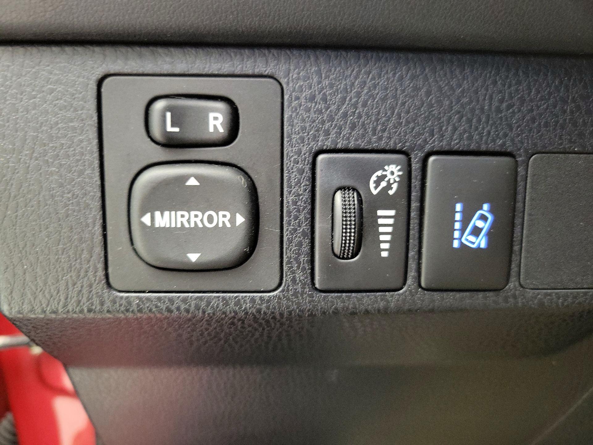 Thumbnail: 2017 Toyota RAV4 - 11