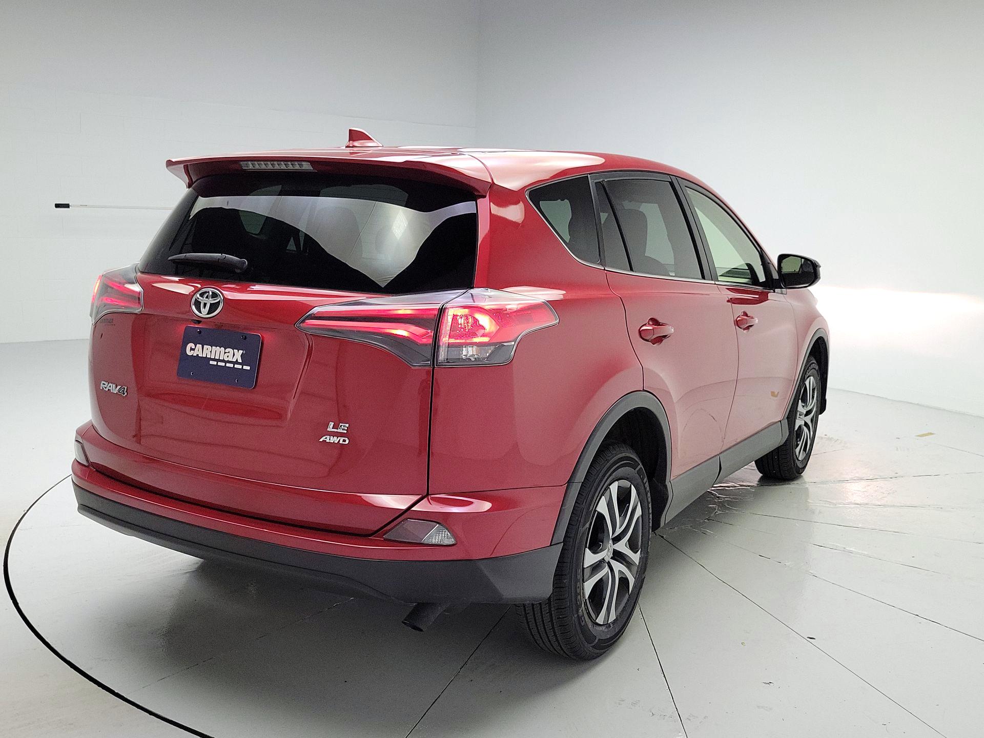 Thumbnail: 2017 Toyota RAV4 - 5
