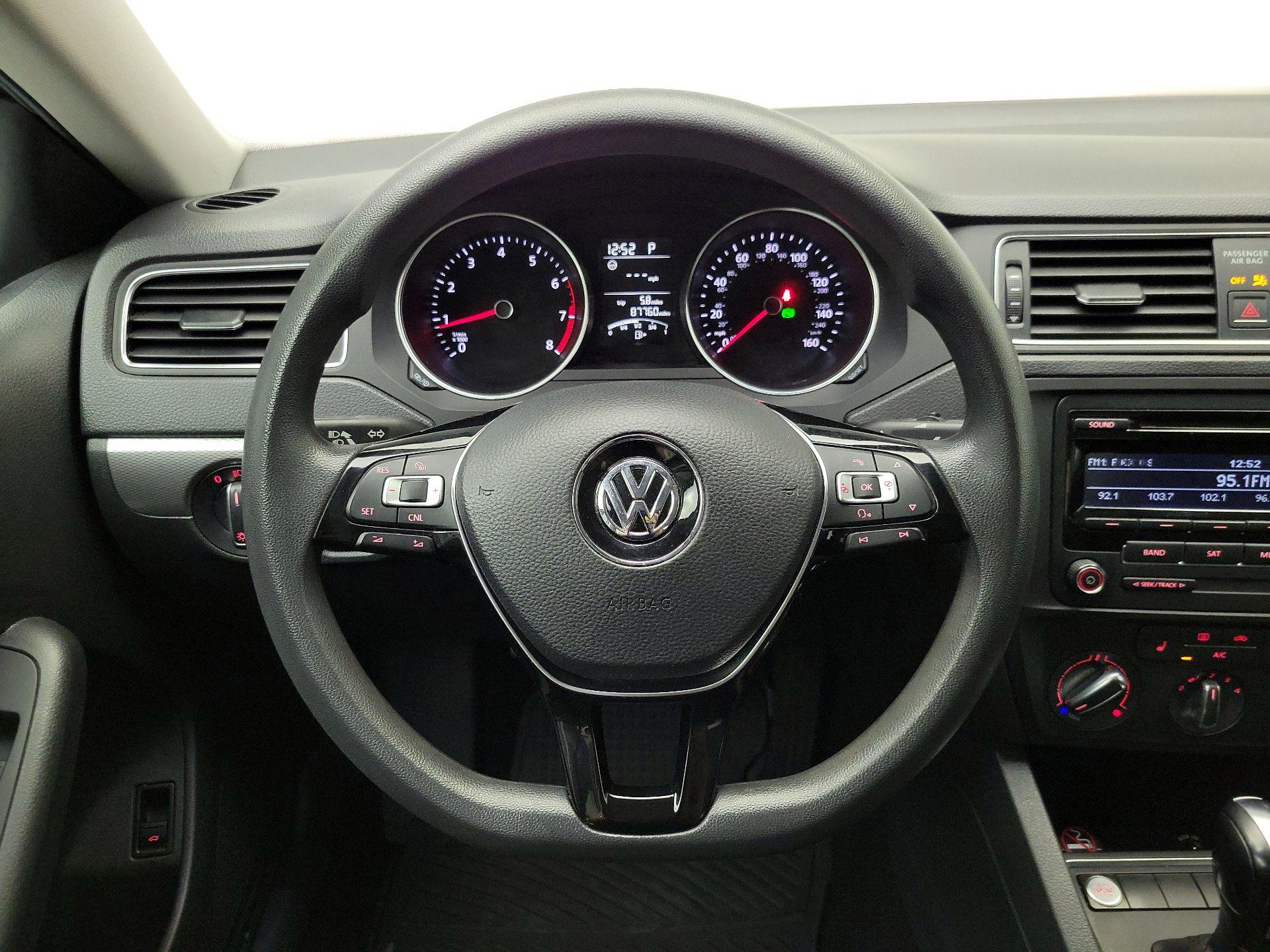 Thumbnail: 2015 Volkswagen Jetta - 10
