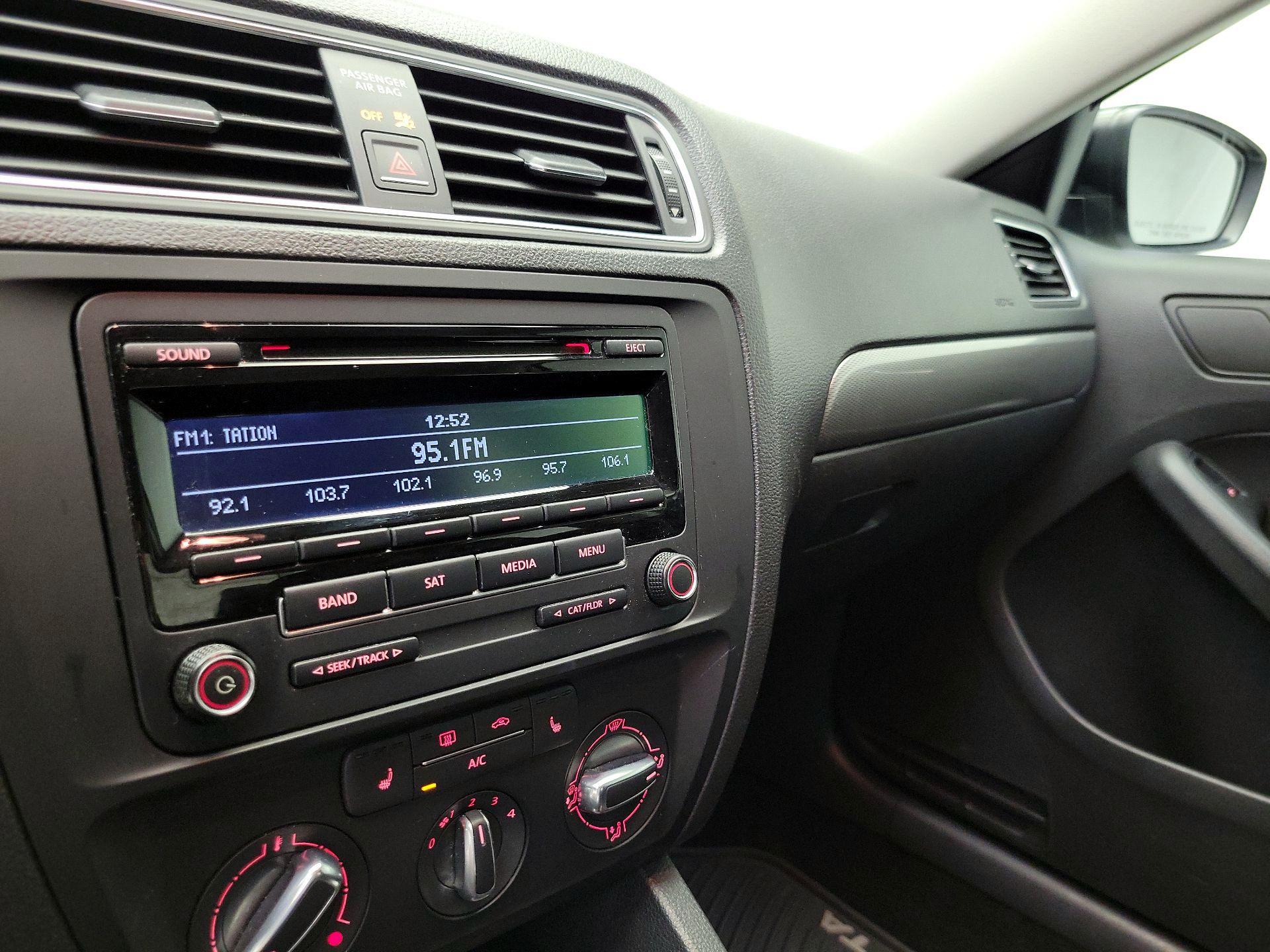 Thumbnail: 2015 Volkswagen Jetta - 14