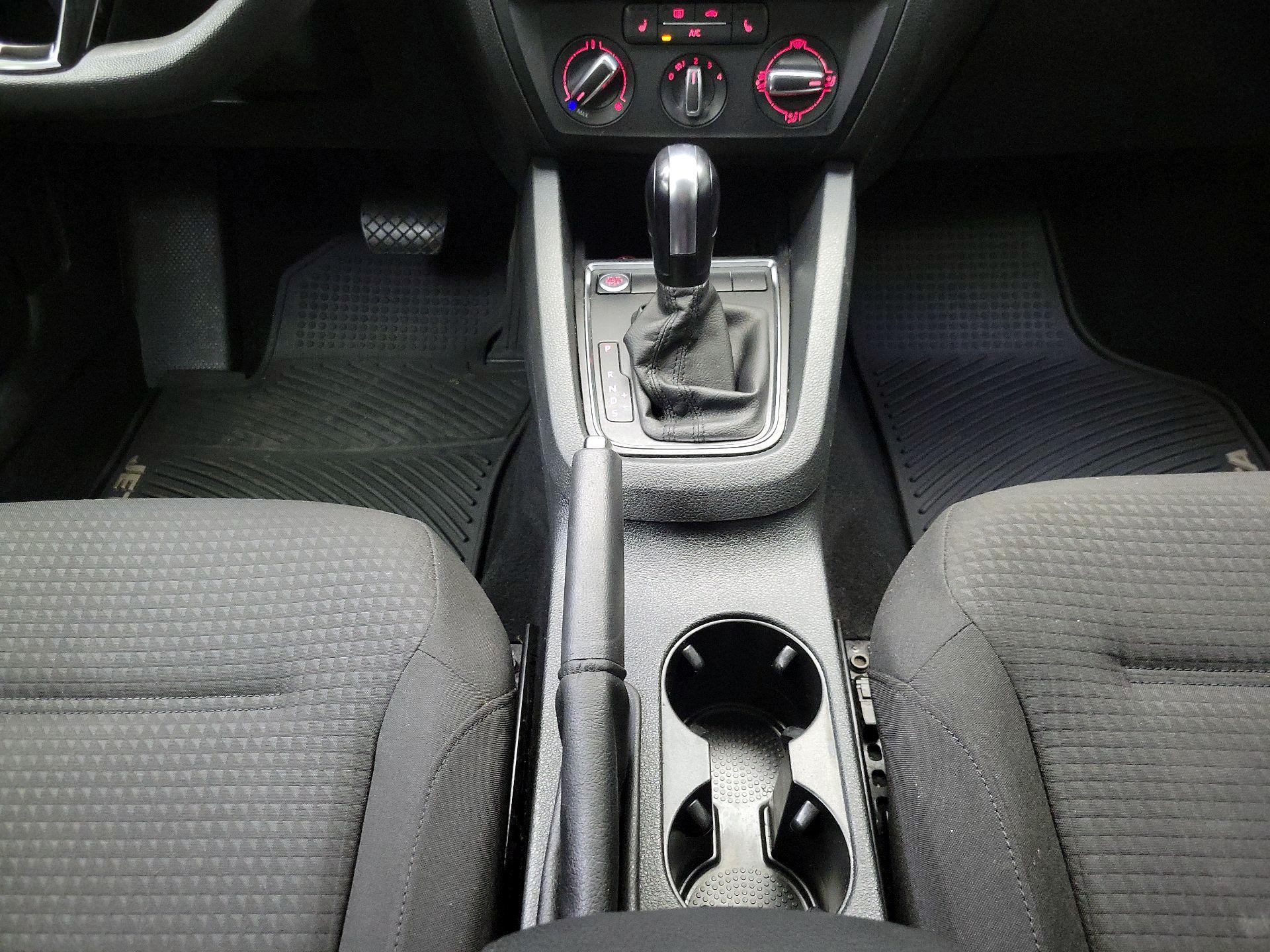 Thumbnail: 2015 Volkswagen Jetta - 16