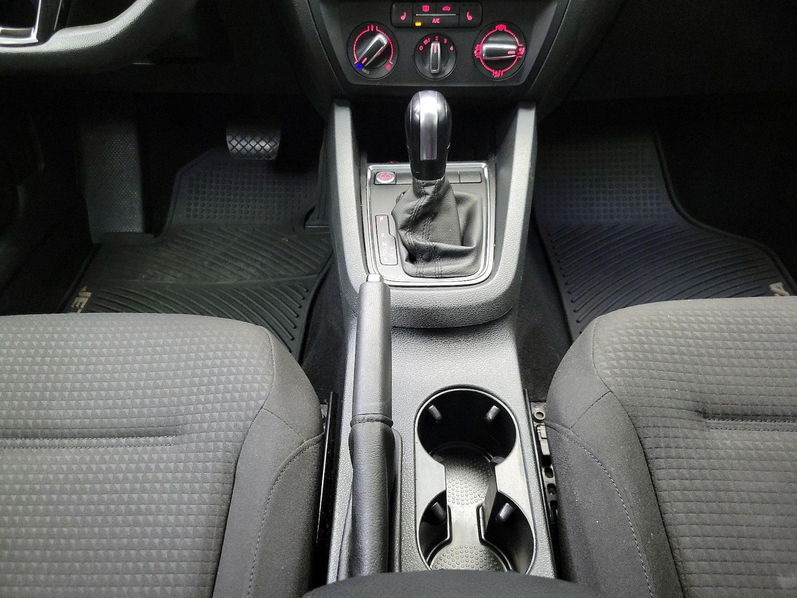 2015 Volkswagen Jetta SE - Photo 17