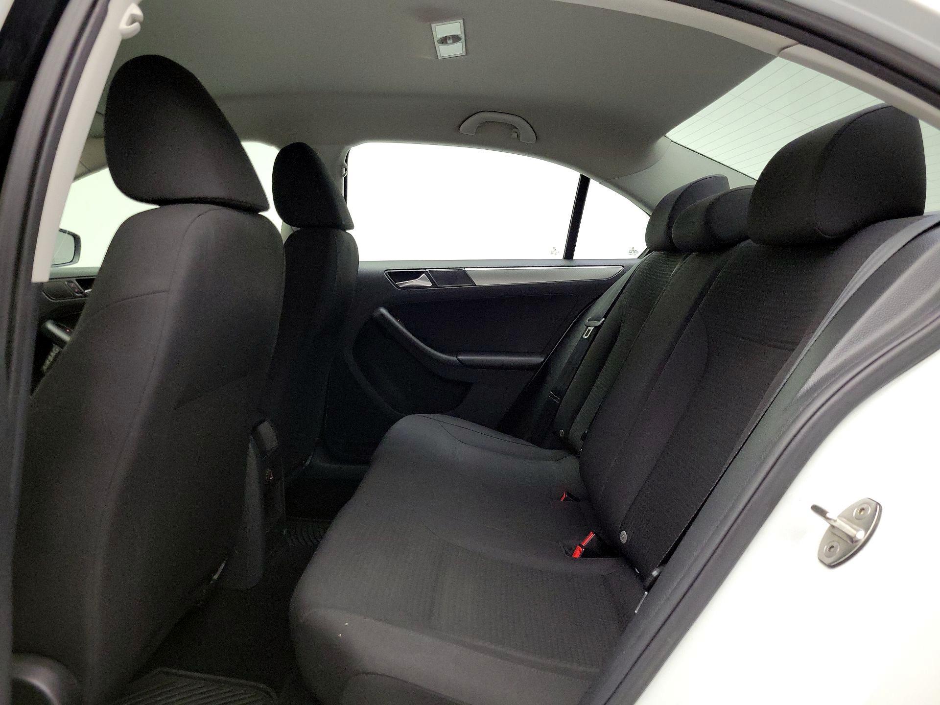 Thumbnail: 2015 Volkswagen Jetta - 18