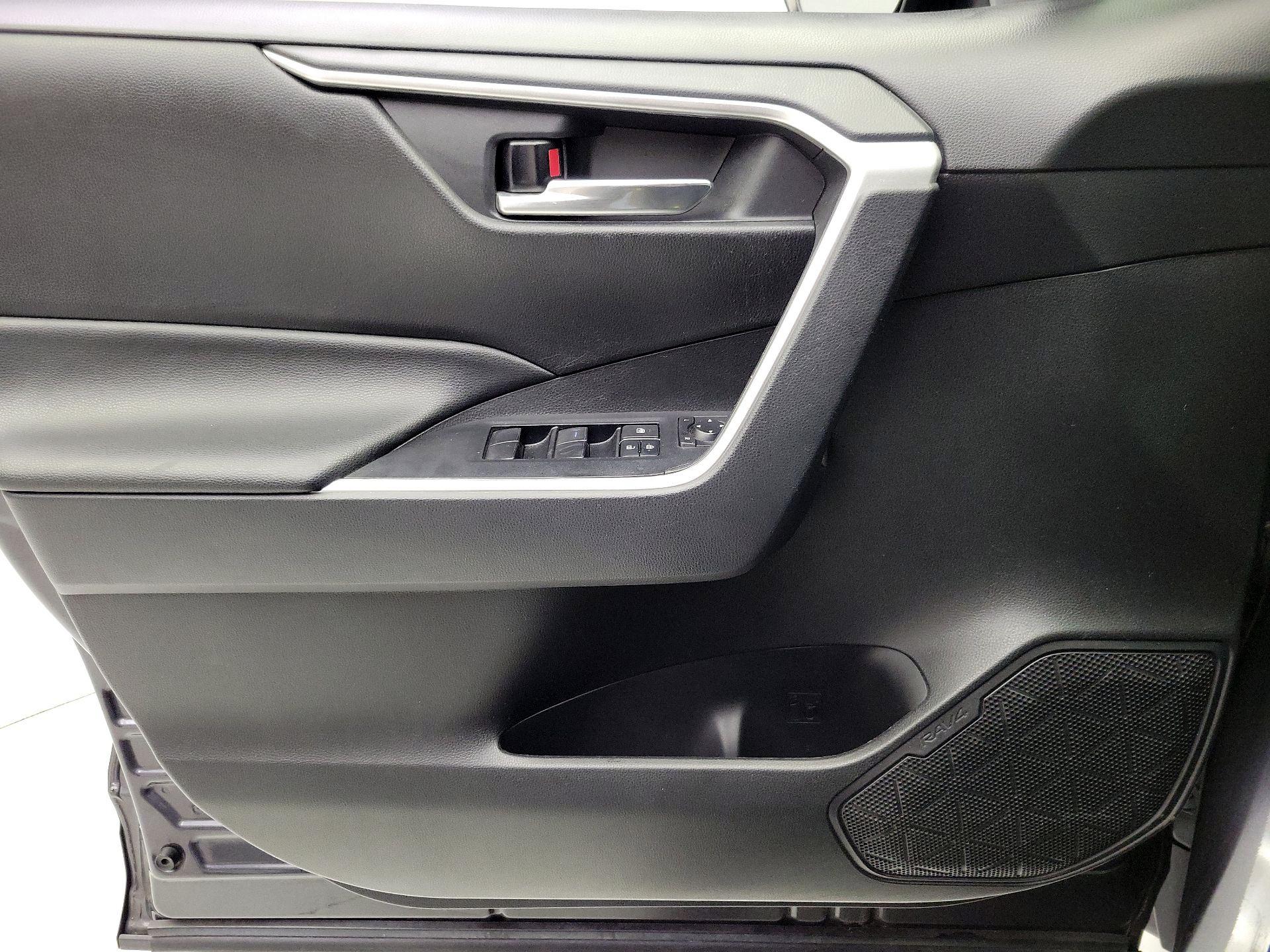 Thumbnail: 2021 Toyota RAV4 - 12