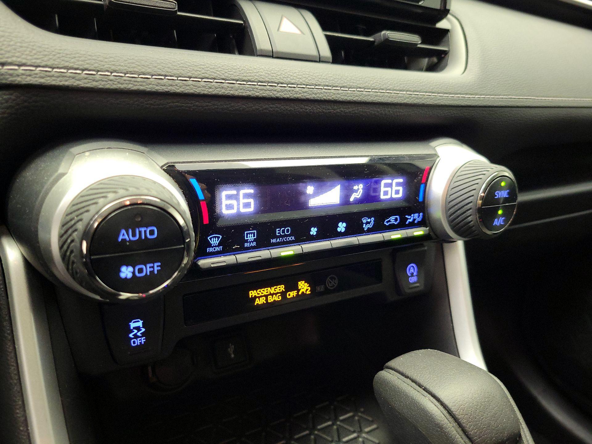 Thumbnail: 2021 Toyota RAV4 - 16