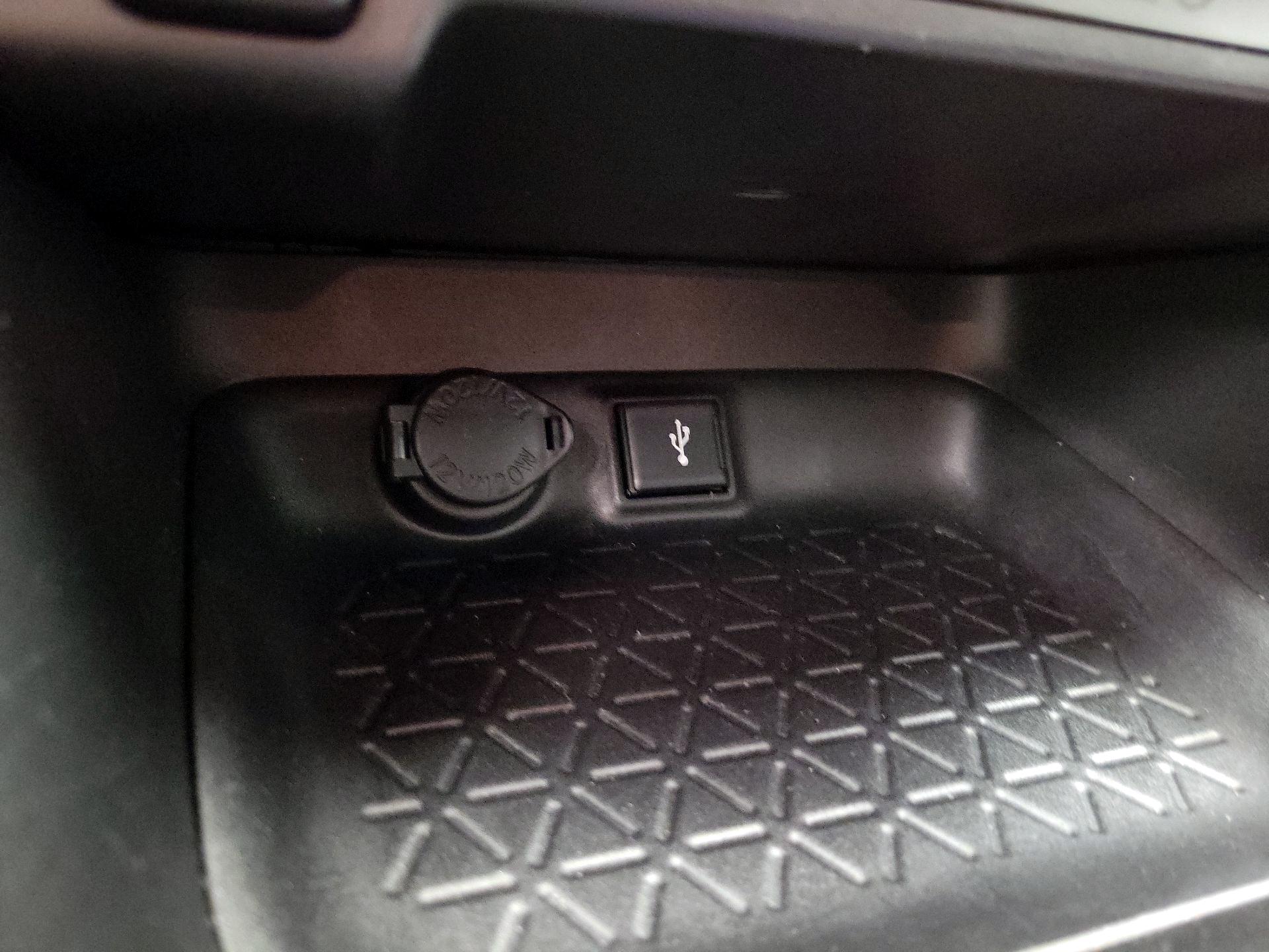 Thumbnail: 2021 Toyota RAV4 - 18