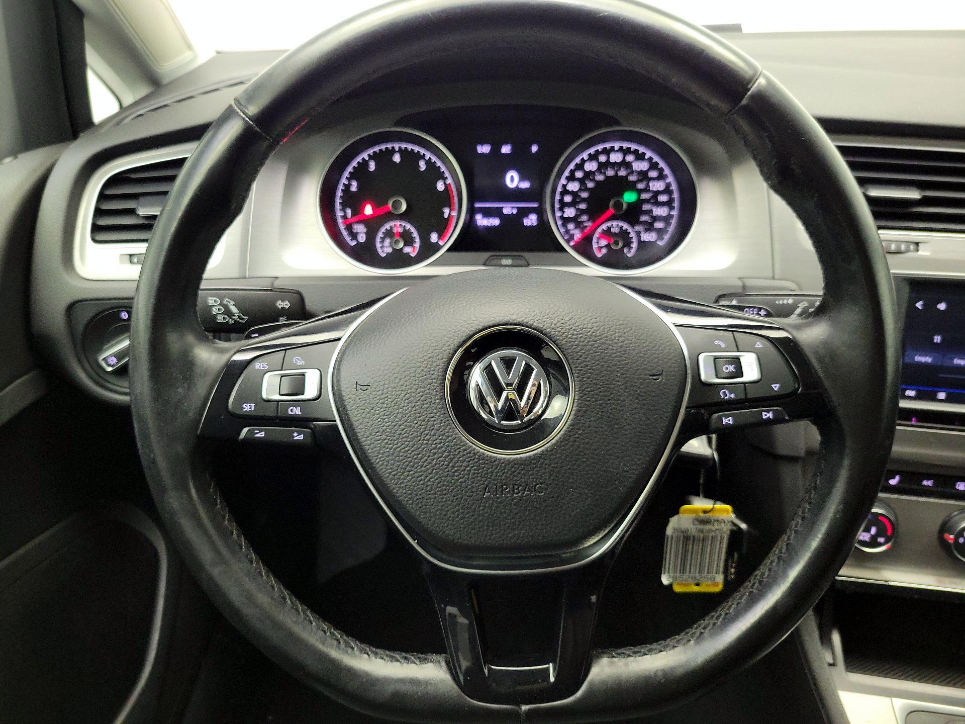 Thumbnail: 2017 Volkswagen Golf - 10