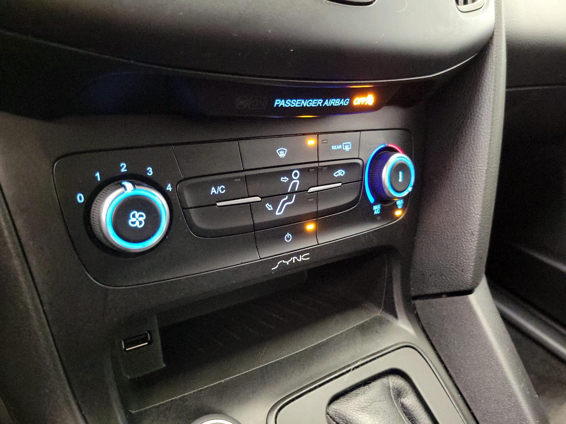 Thumbnail: 2016 Ford Focus - 16