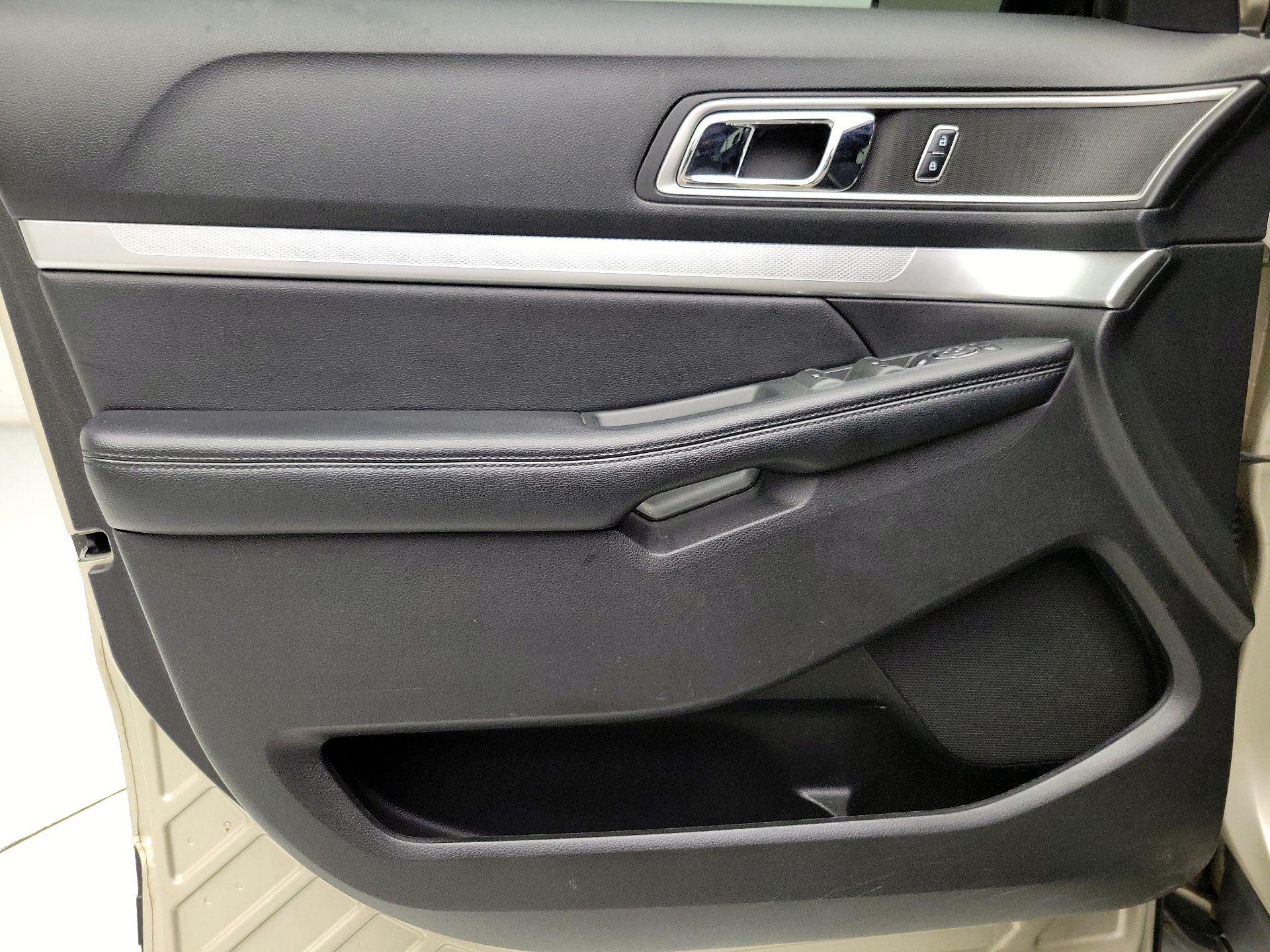 Thumbnail: 2017 Ford Explorer - 12