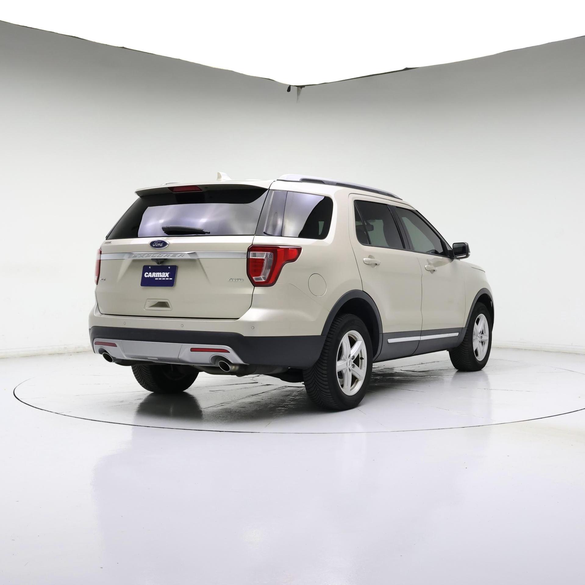 Thumbnail: 2017 Ford Explorer - 8