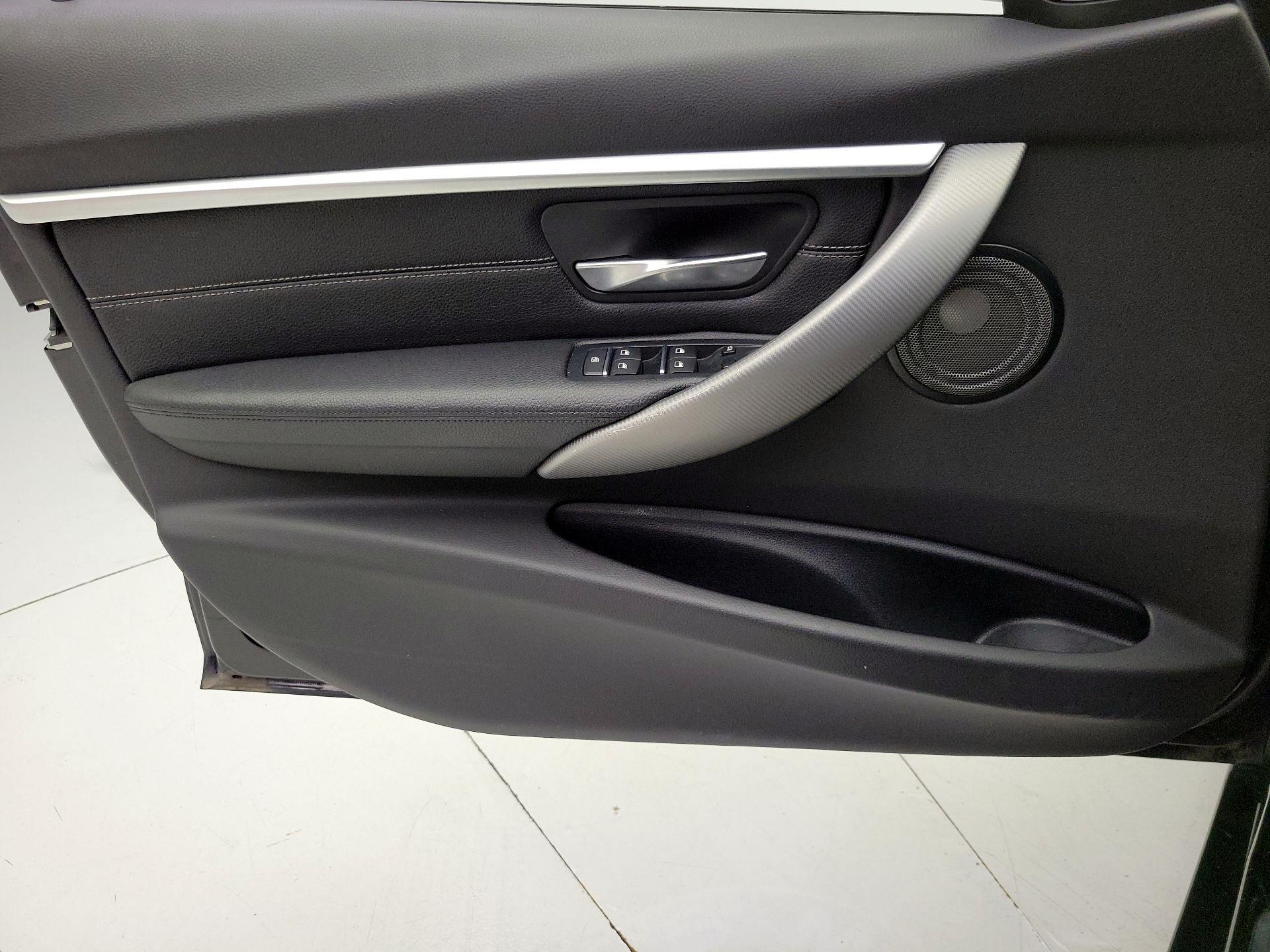 Thumbnail: 2018 BMW 3 Series - 12