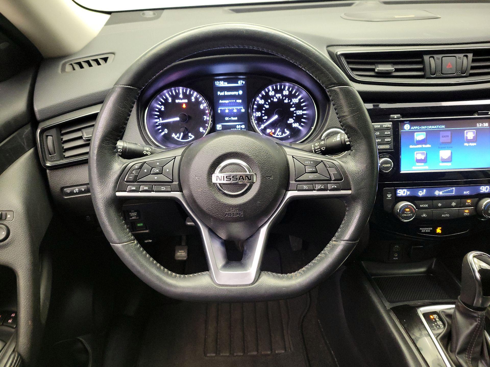 Thumbnail: 2017 Nissan Rogue - 10