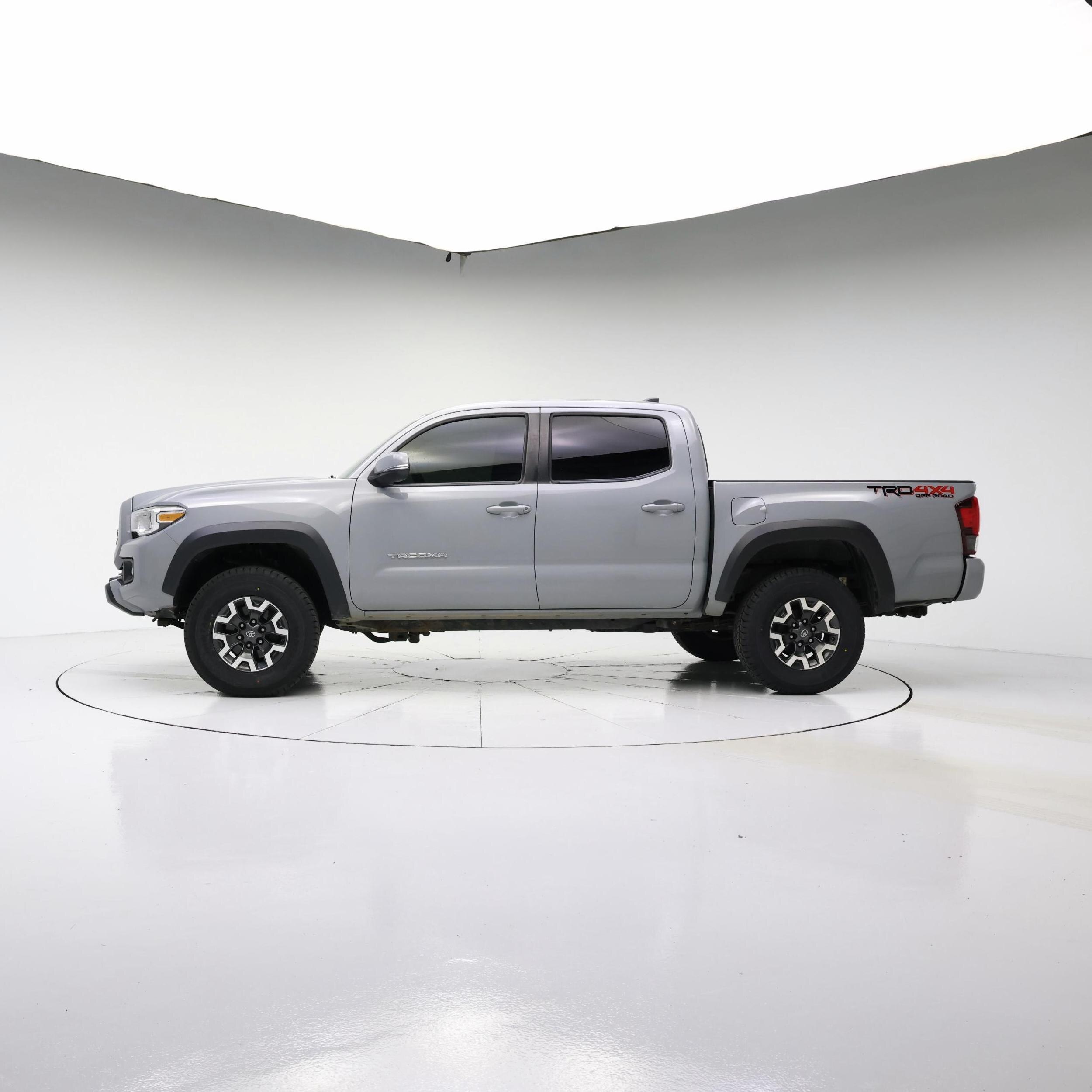 Thumbnail: 2019 Toyota Tacoma - 3