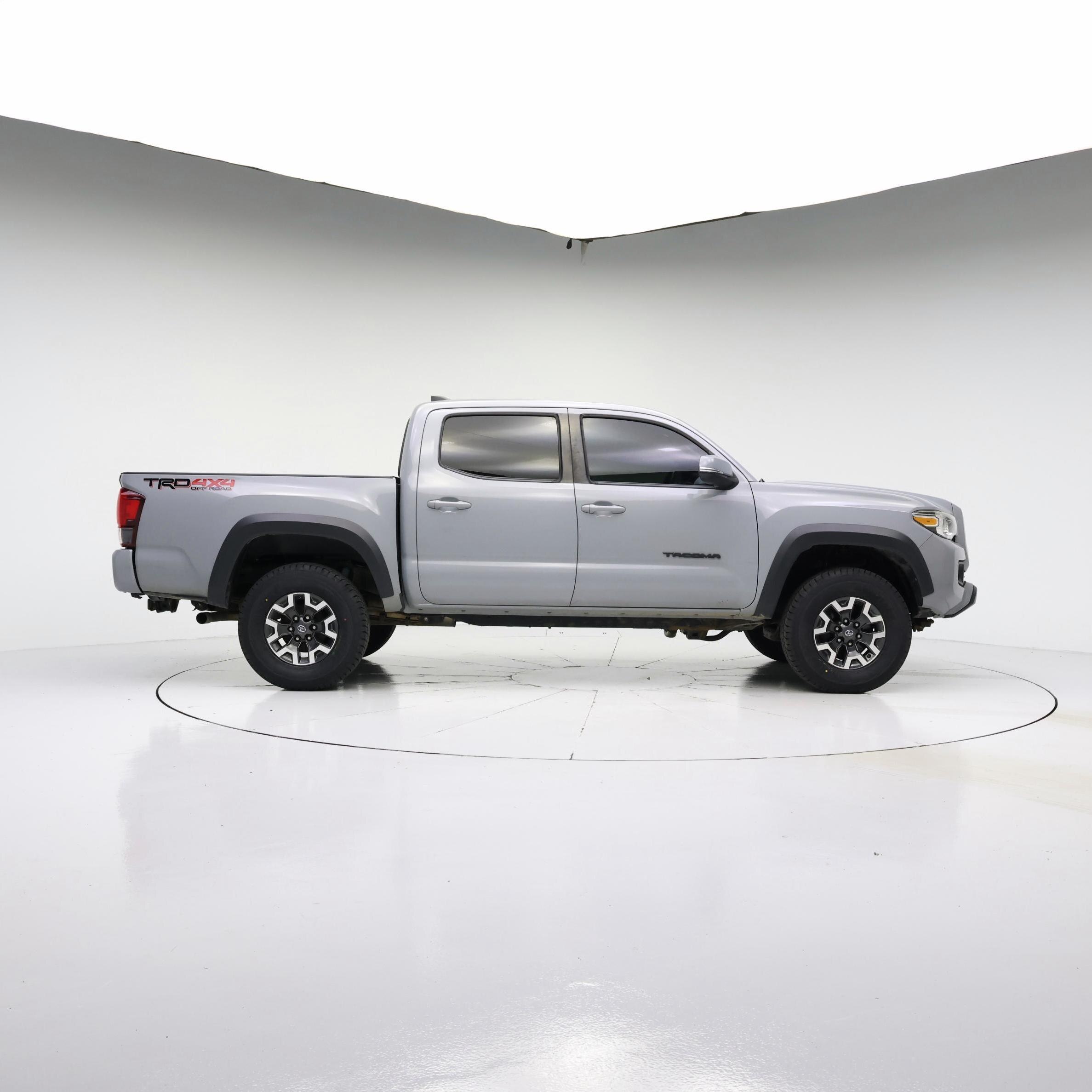 Thumbnail: 2019 Toyota Tacoma - 7