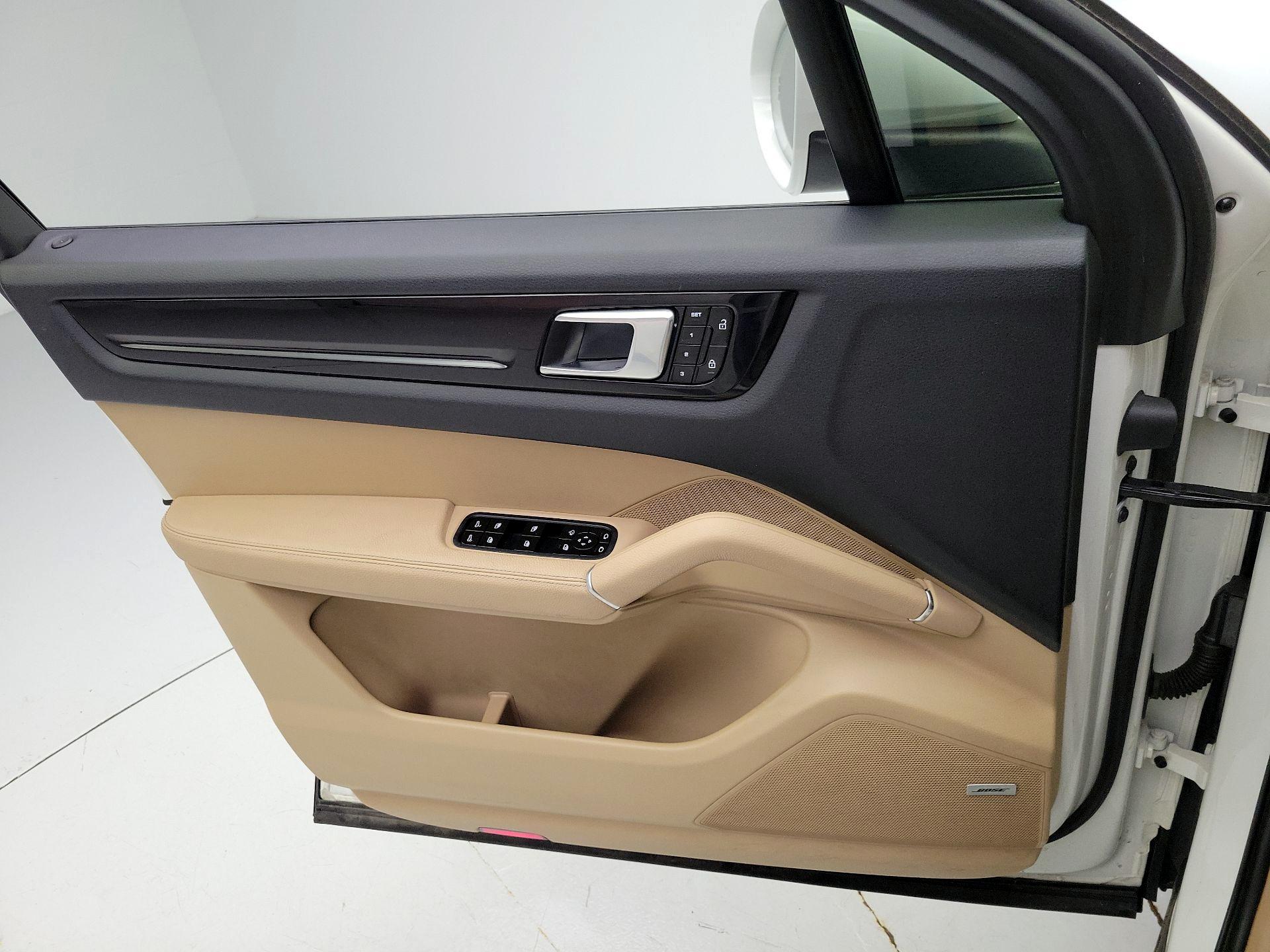 Thumbnail: 2019 Porsche Cayenne - 12