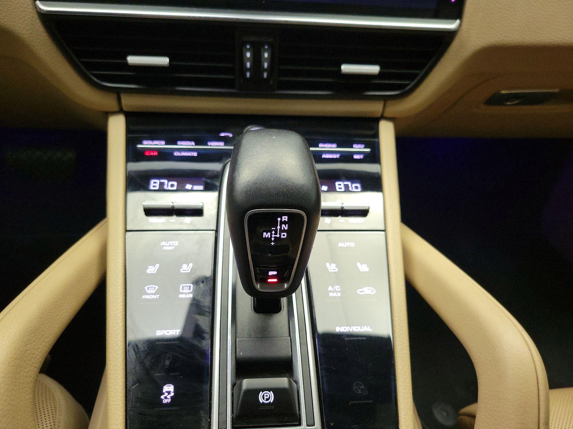 Thumbnail: 2019 Porsche Cayenne - 17