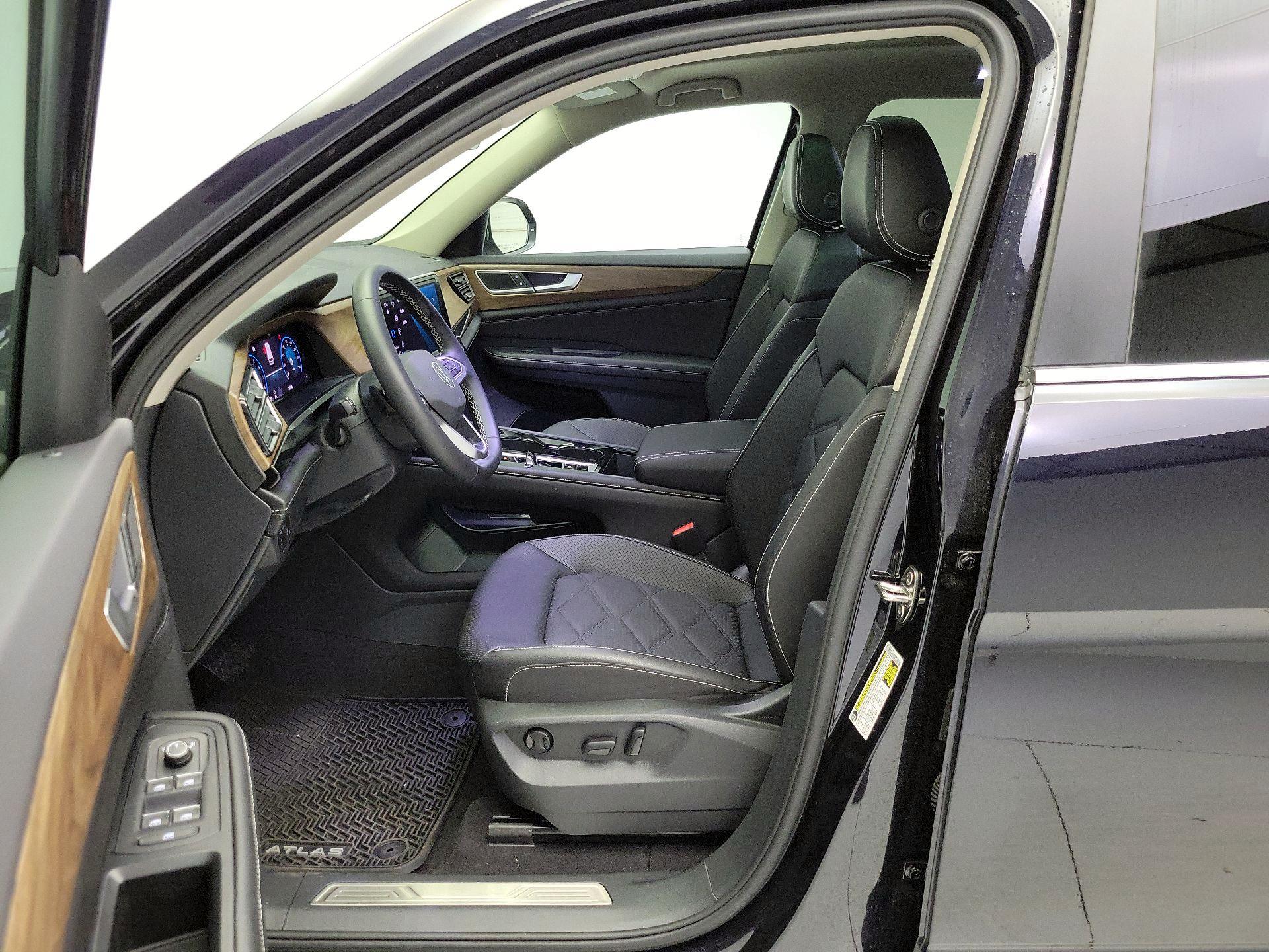 Thumbnail: 2024 Volkswagen Atlas - 11