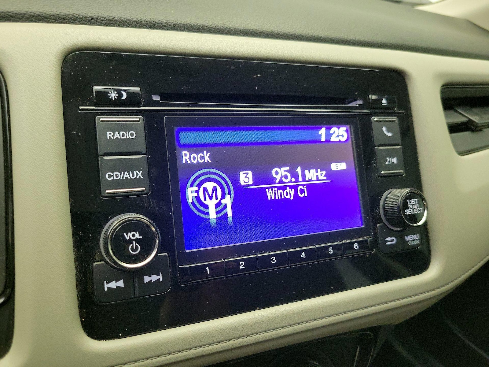 2016 Honda HR-V LX - Photo 16