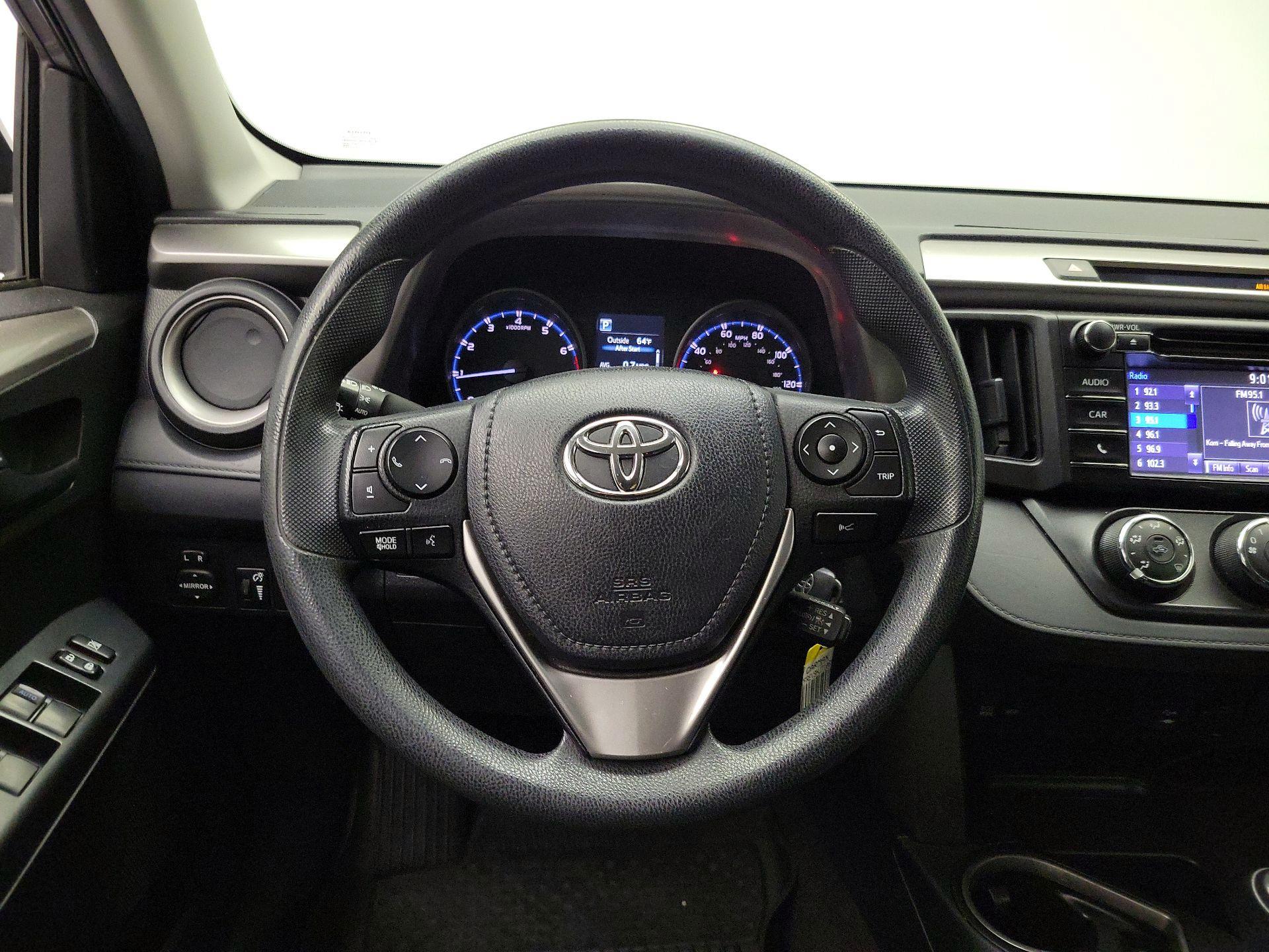 Thumbnail: 2017 Toyota RAV4 - 10