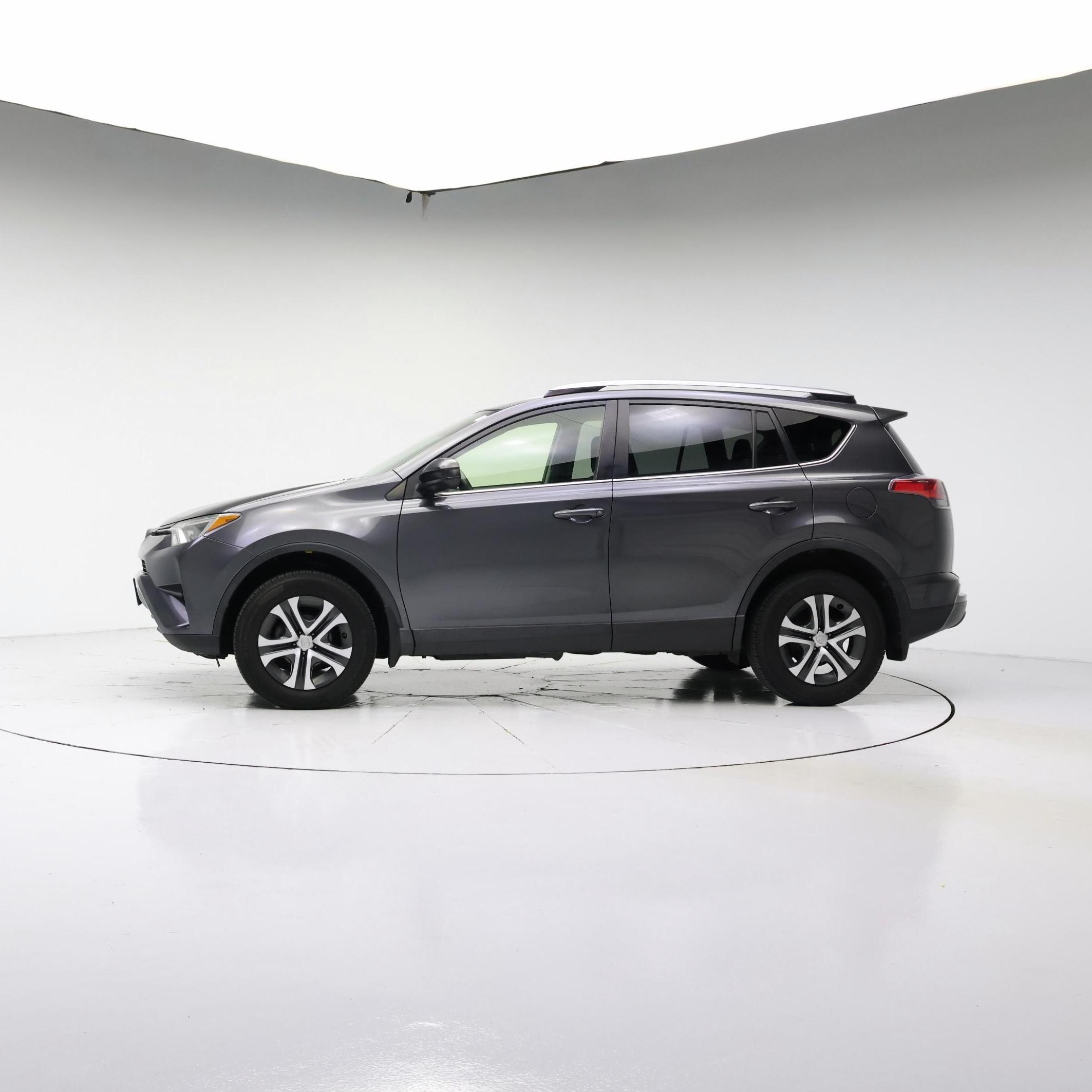 Thumbnail: 2017 Toyota RAV4 - 3