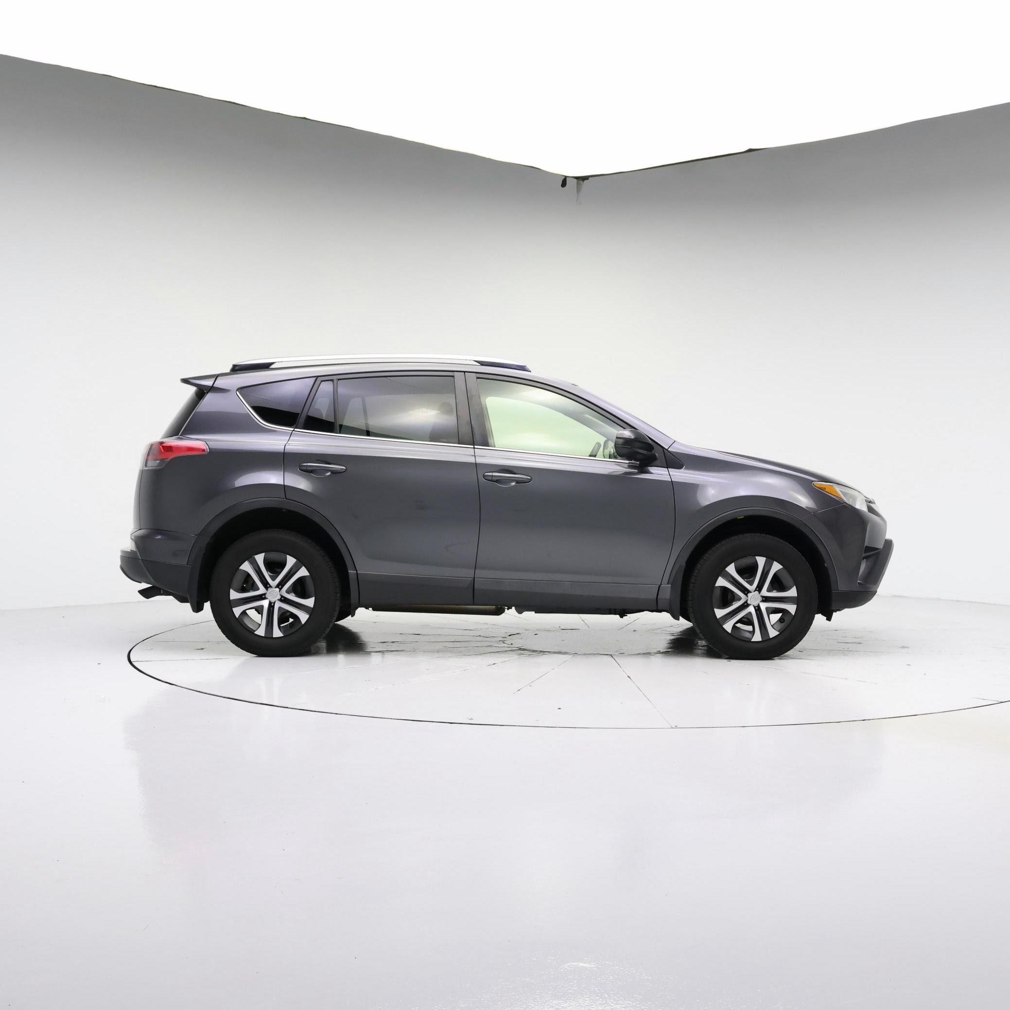 Thumbnail: 2017 Toyota RAV4 - 7