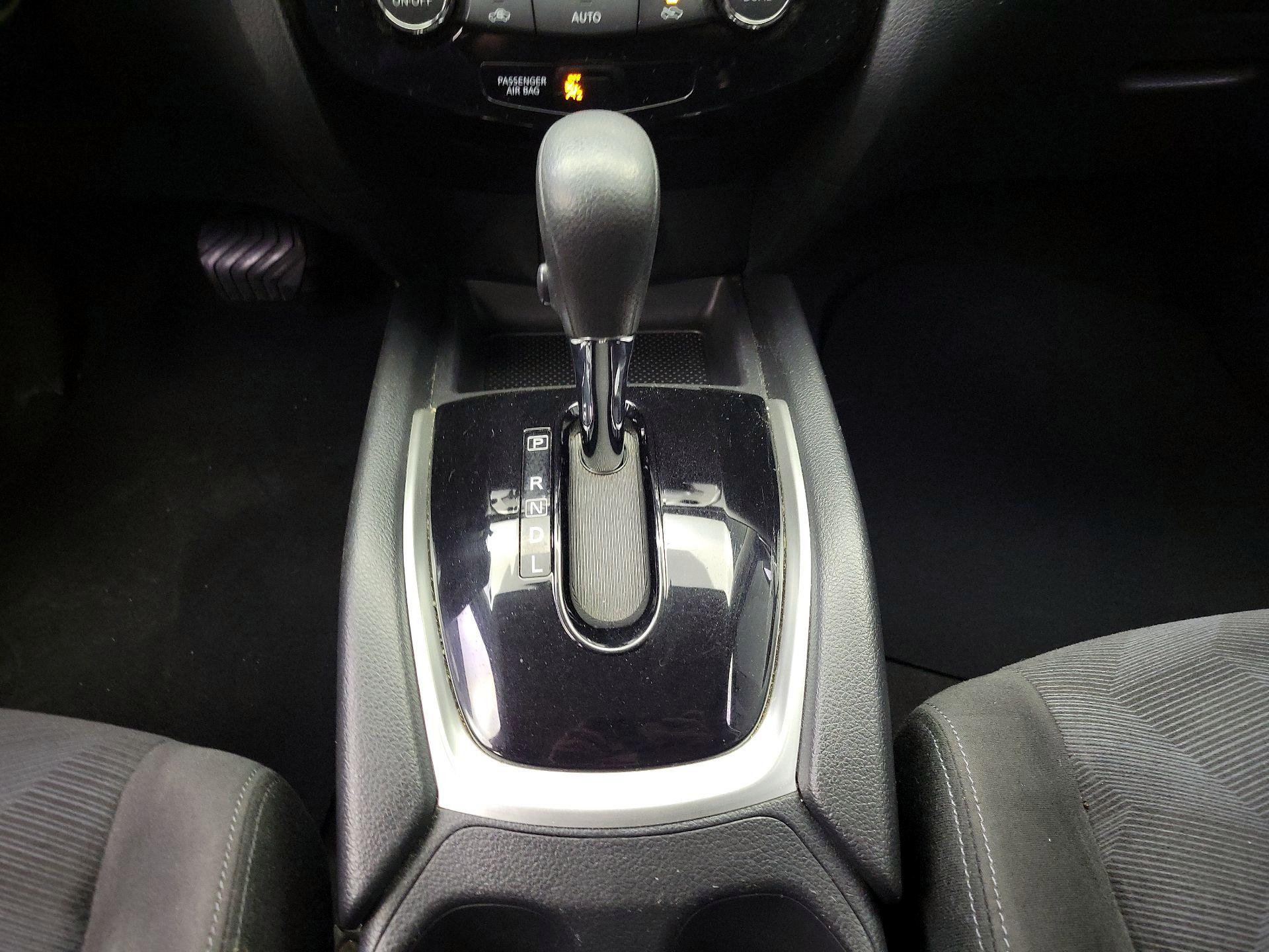 Thumbnail: 2015 Nissan Rogue - 17