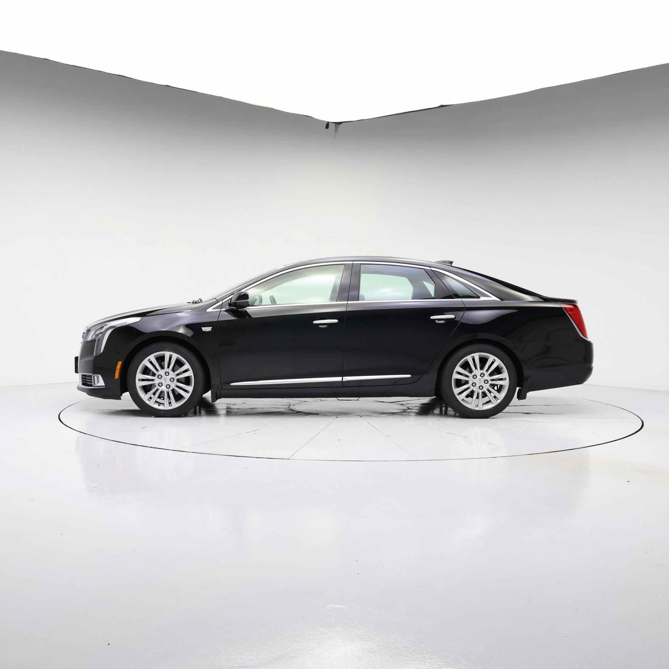 Thumbnail: 2018 Cadillac XTS - 3