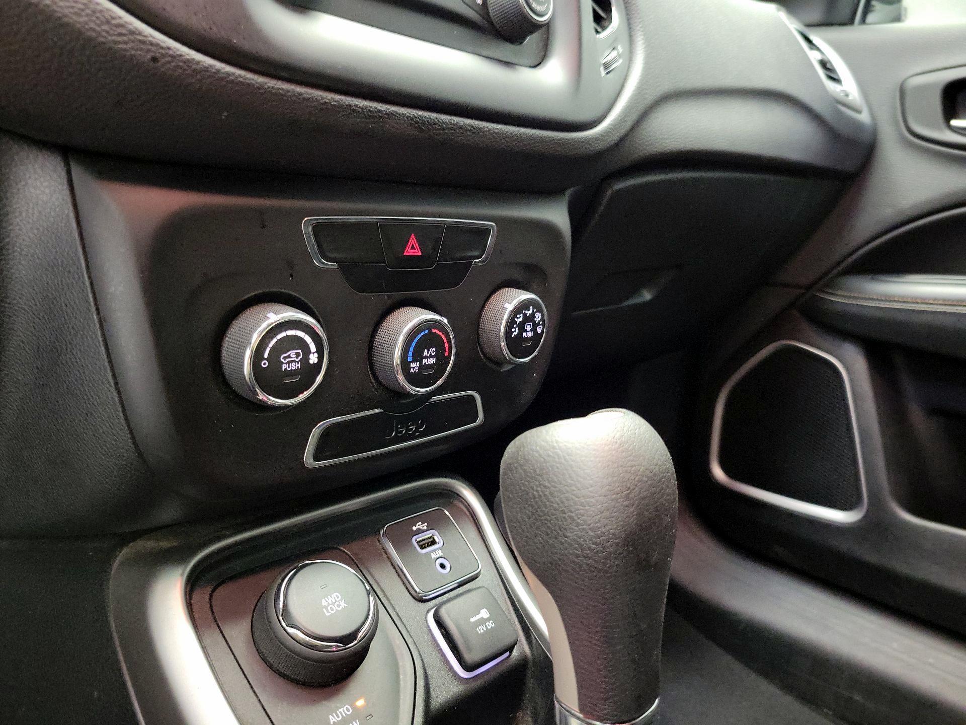 Thumbnail: 2018 Jeep Compass - 16