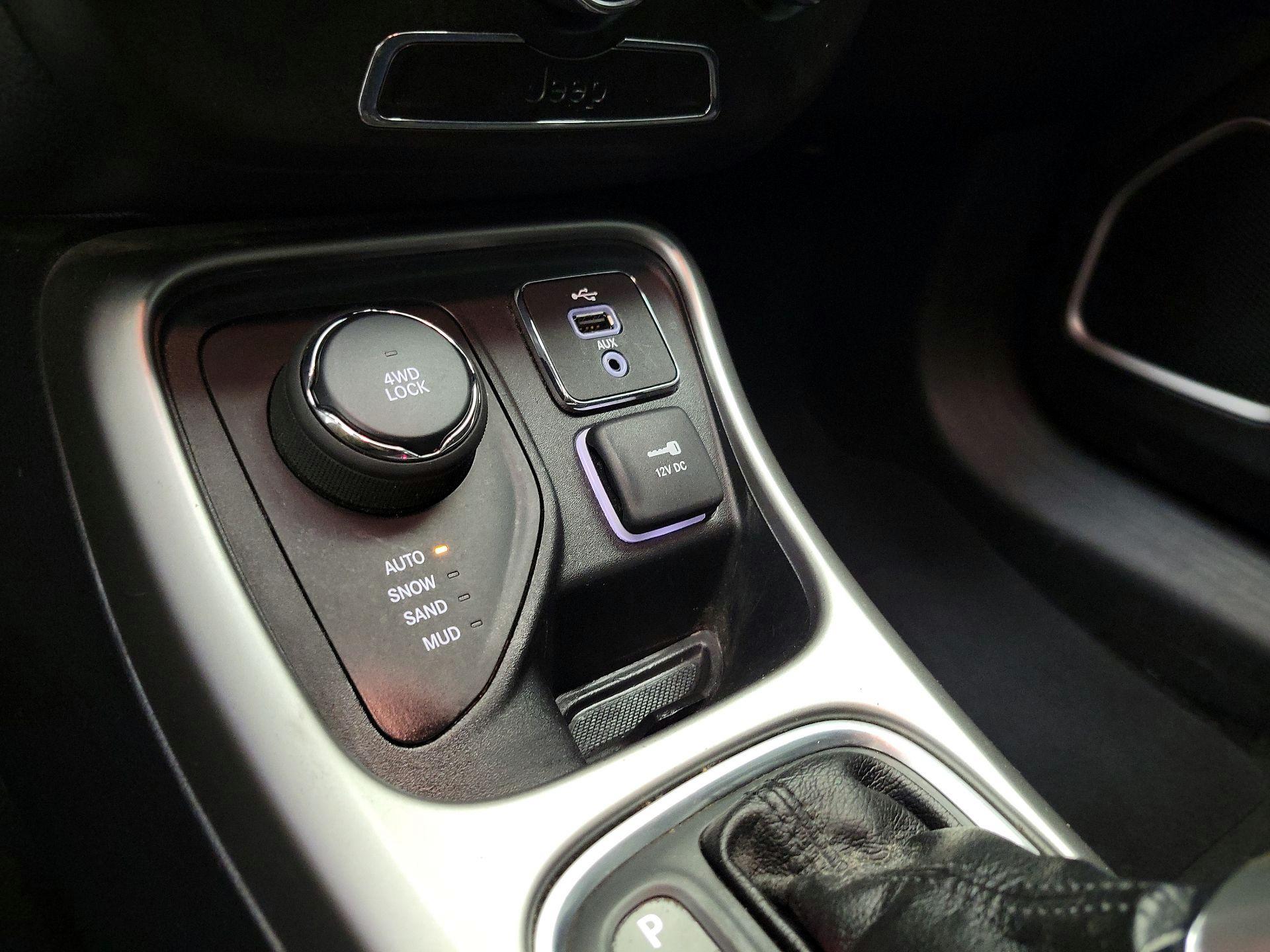 Thumbnail: 2018 Jeep Compass - 18