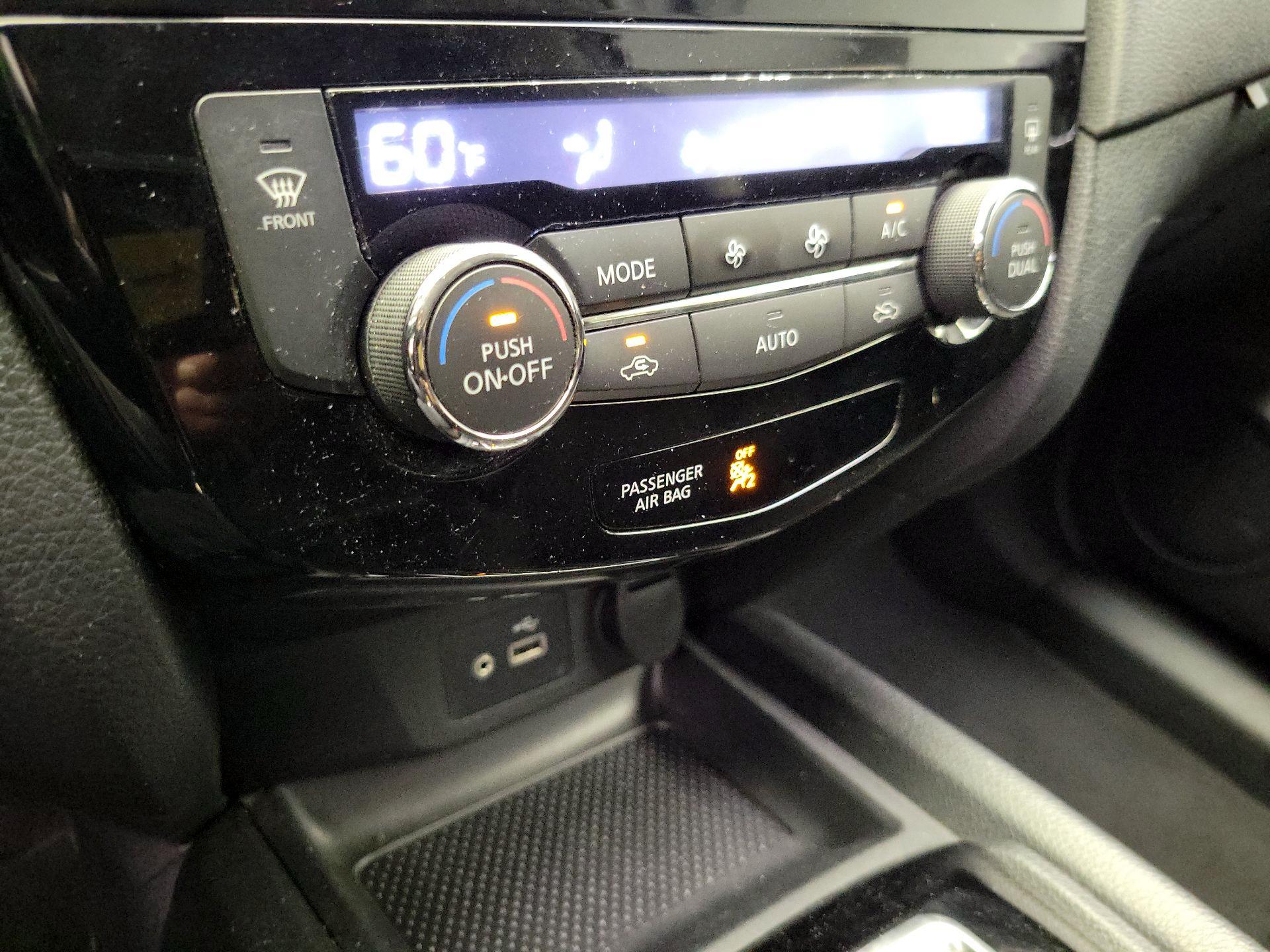 Thumbnail: 2018 Nissan Rogue - 16